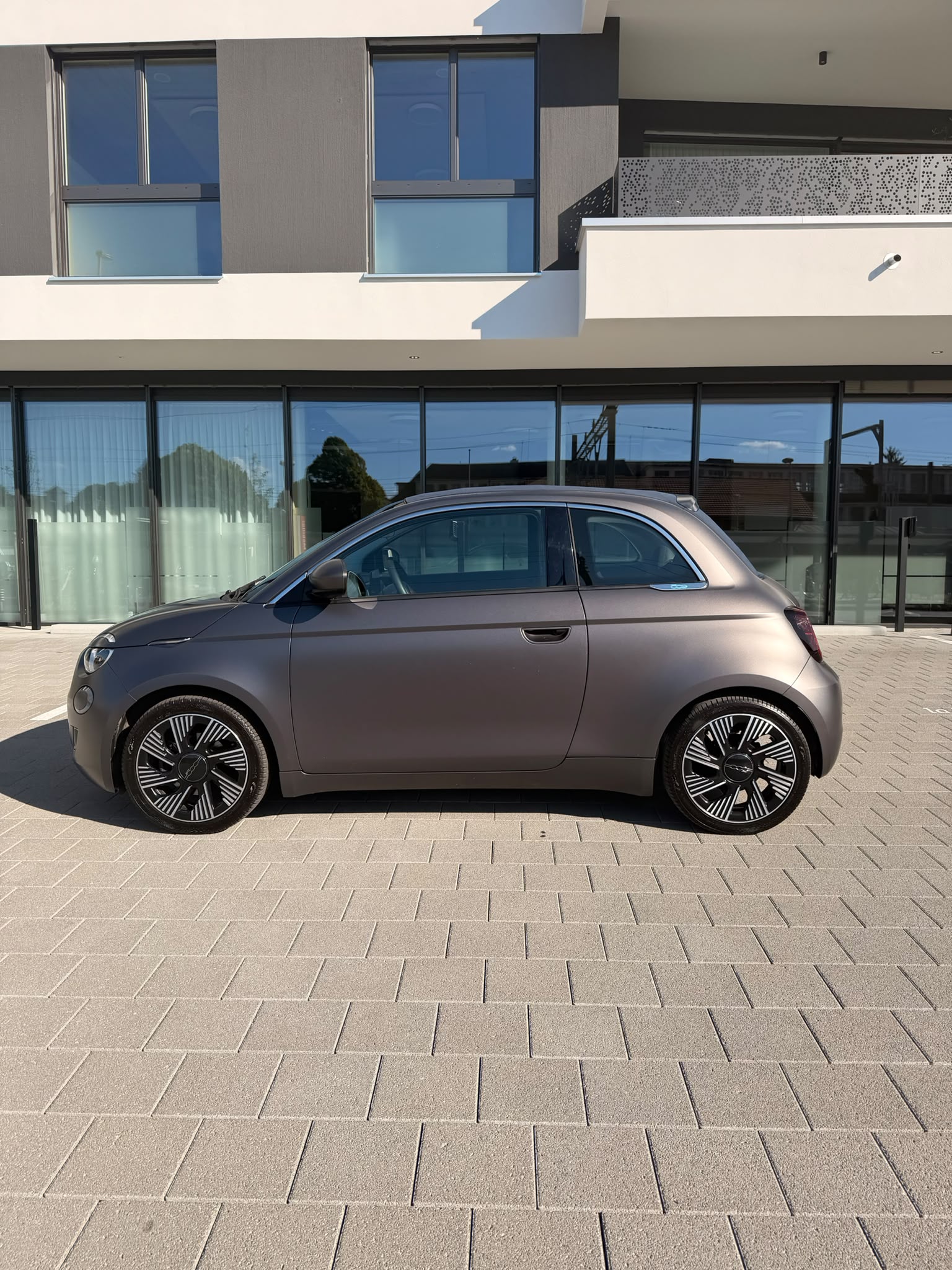 FIAT 500 C electric 87 kW Icon-image-1