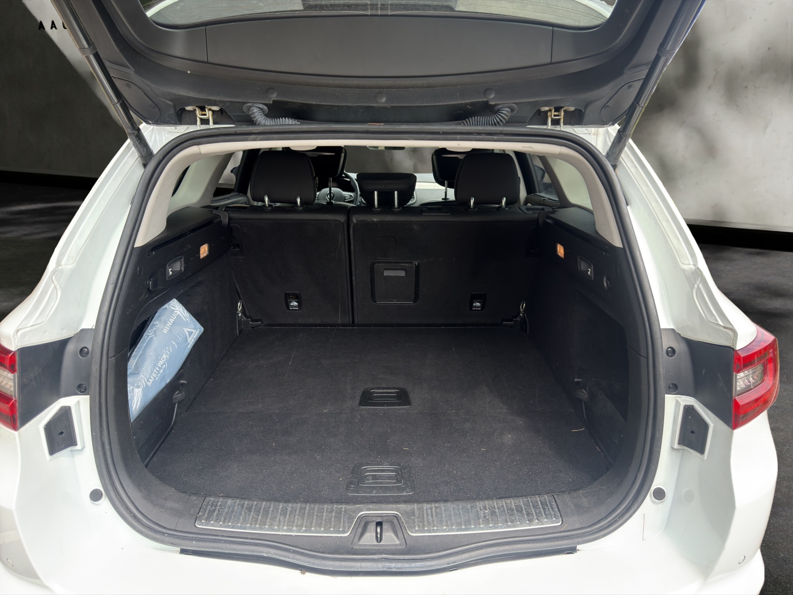 RENAULT Talisman Grandtour 1.6 TCe Initiale EDC-image-16
