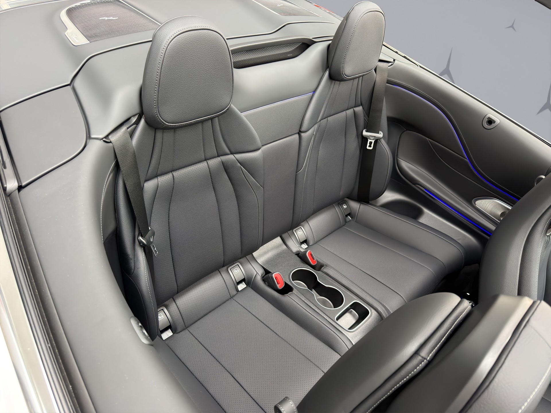 MERCEDES-BENZ CLE 450 AMG Line 4matic Cabriolet-image-14