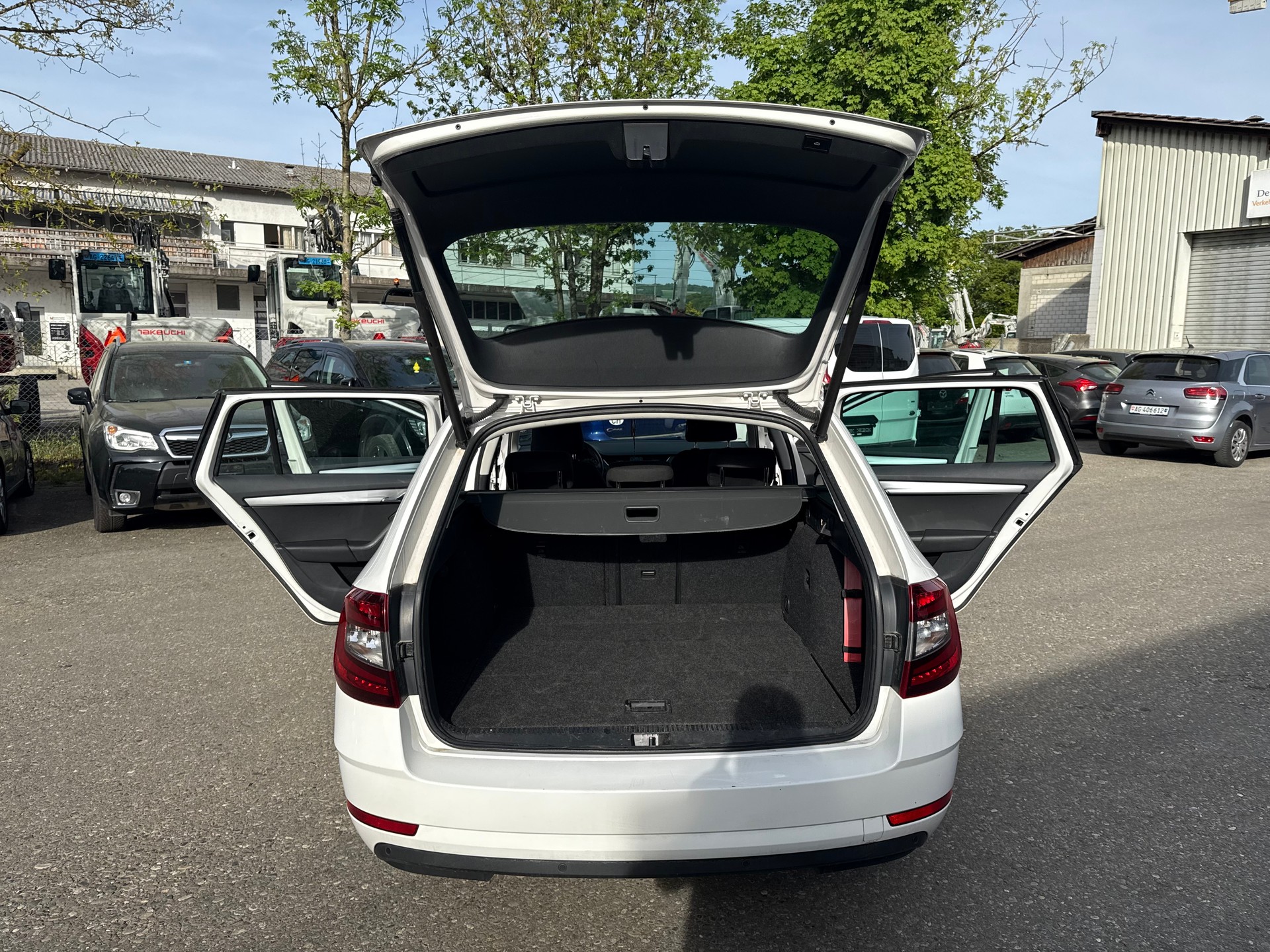 SKODA Octavia Combi 2.0 TDI Ambition 4x4-image-11