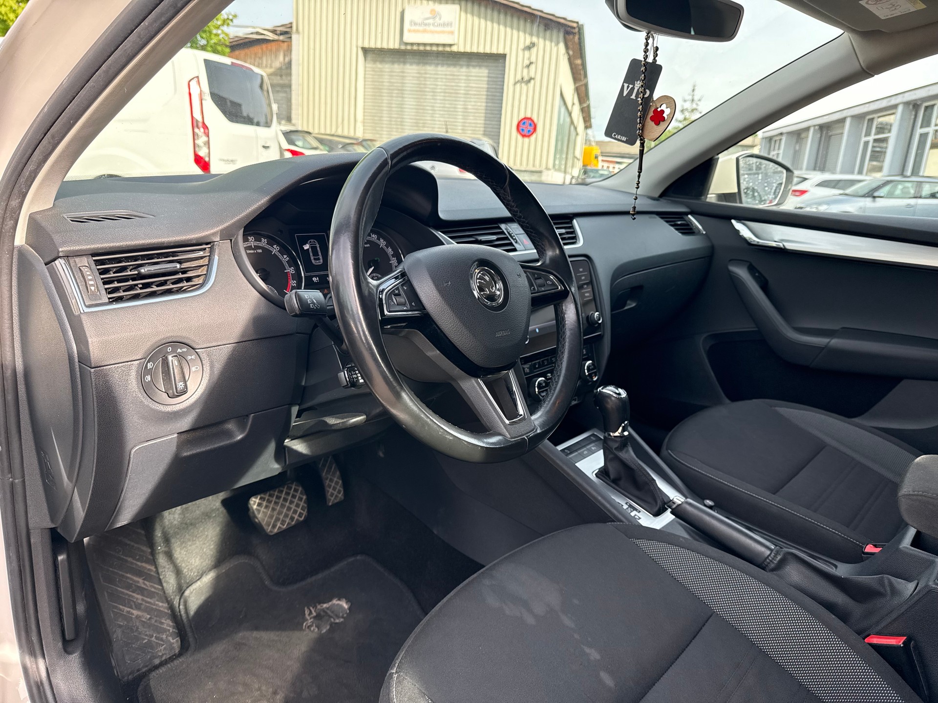SKODA Octavia Combi 2.0 TDI Ambition 4x4-image-8
