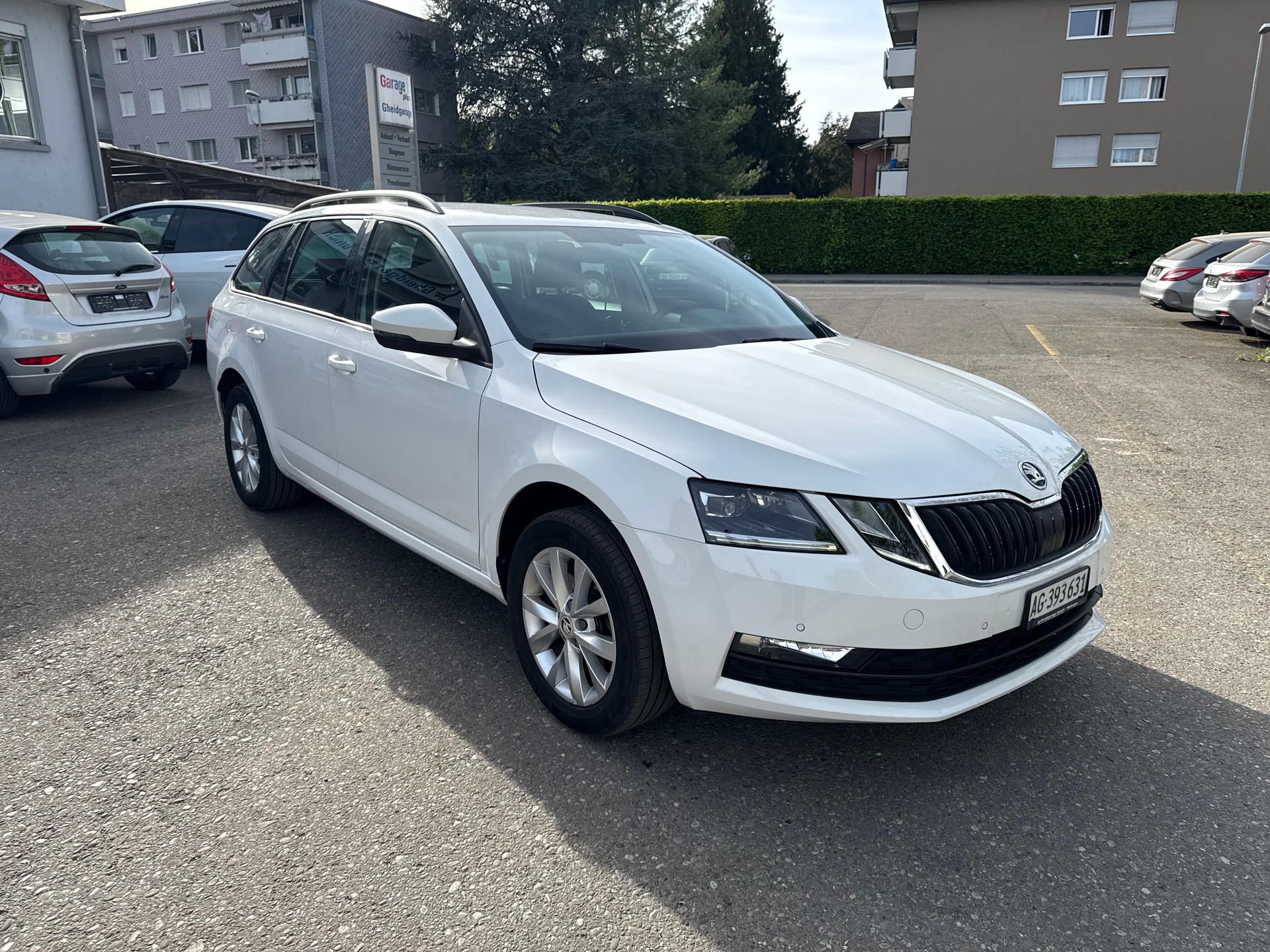 SKODA Octavia Combi 2.0 TDI Ambition 4x4-image-0