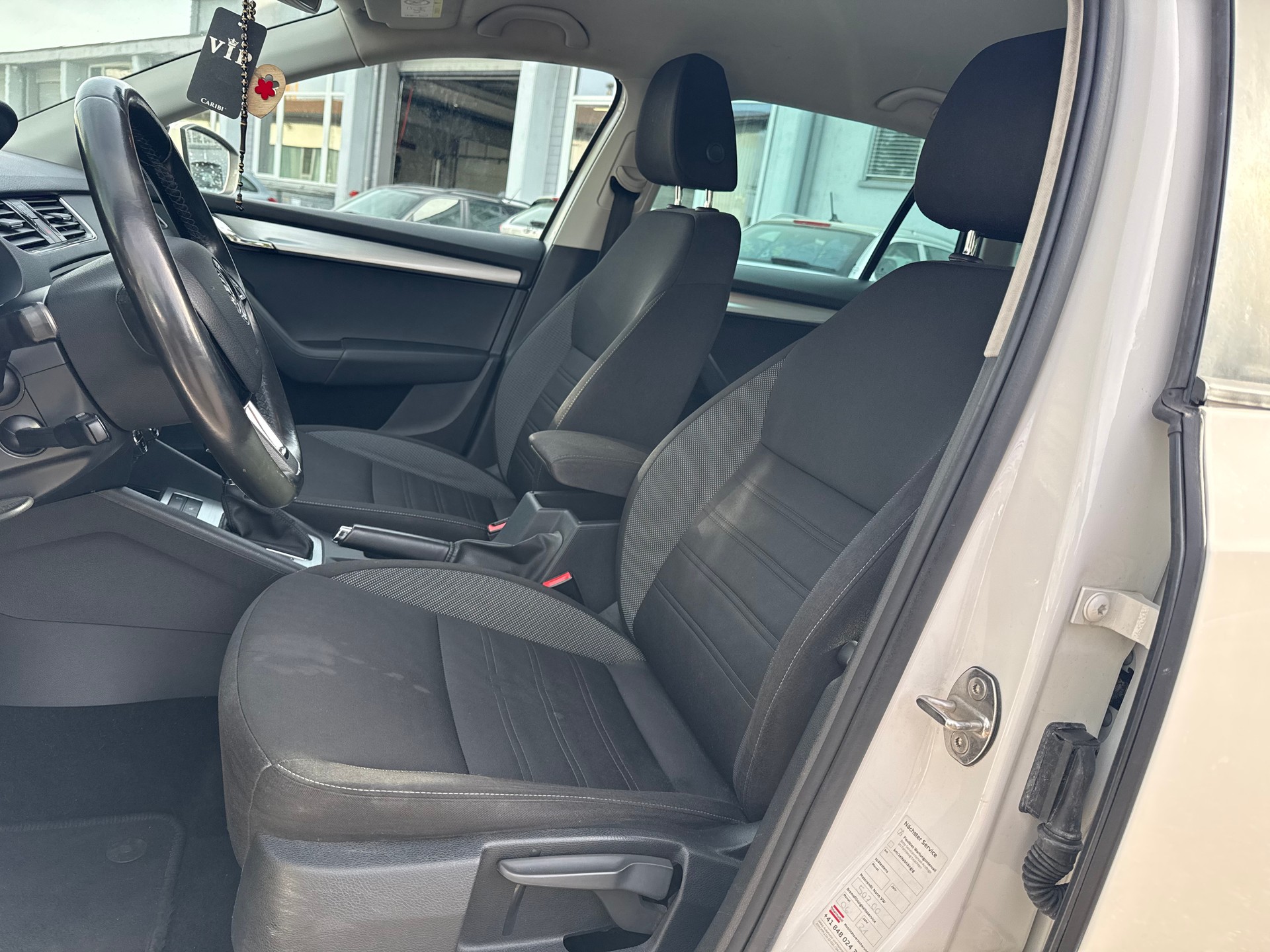 SKODA Octavia Combi 2.0 TDI Ambition 4x4-image-9