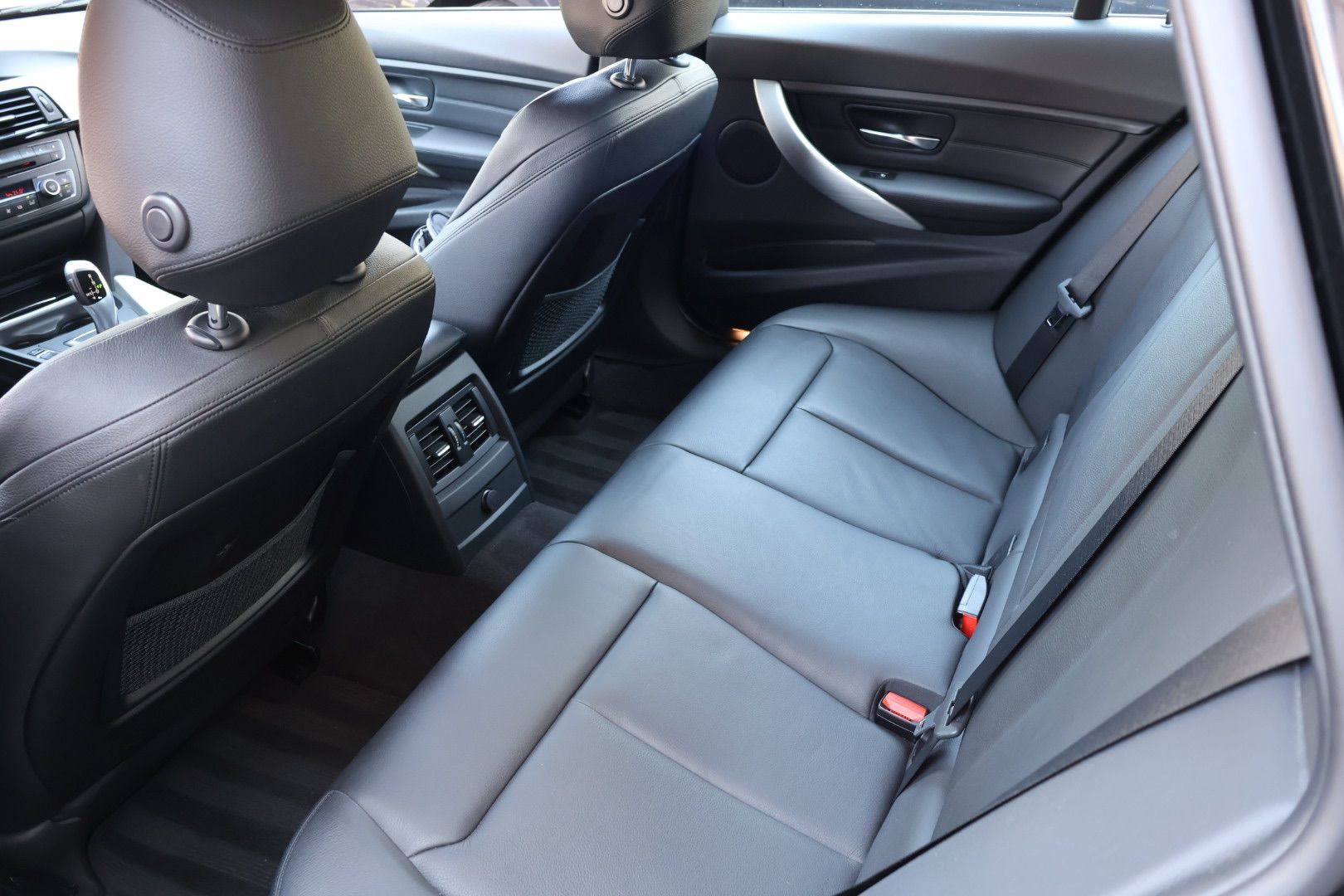 BMW 320 d xDrive Touring Sport Line Steptronic-image-8
