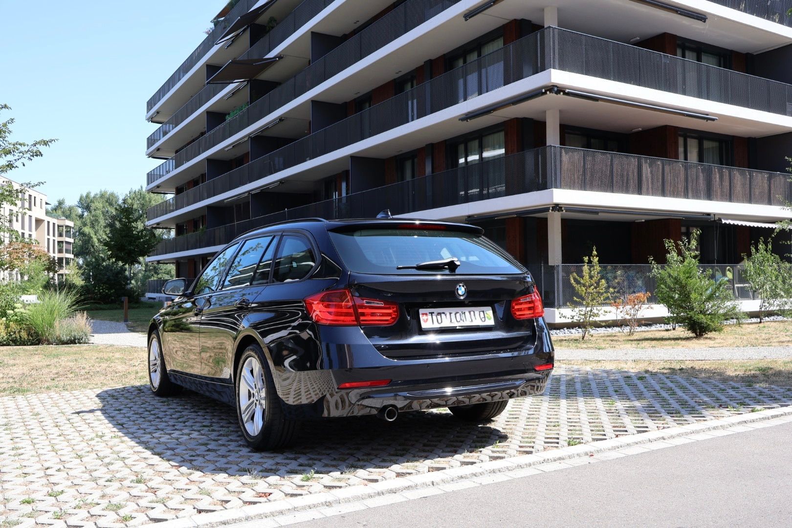 BMW 320 d xDrive Touring Sport Line Steptronic-image-2
