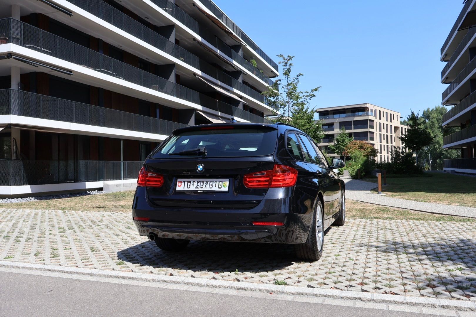 BMW 320 d xDrive Touring Sport Line Steptronic-image-3