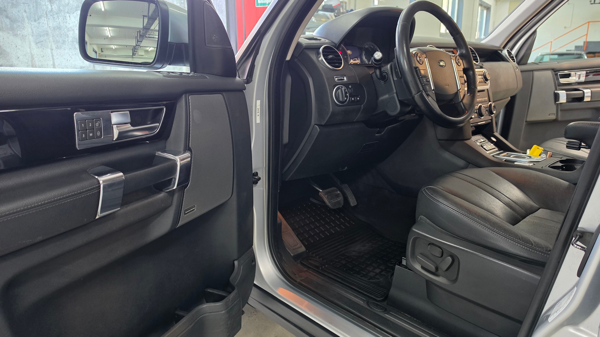 LAND ROVER Discovery 3.0 SDV6 HSE Automatic-image-18