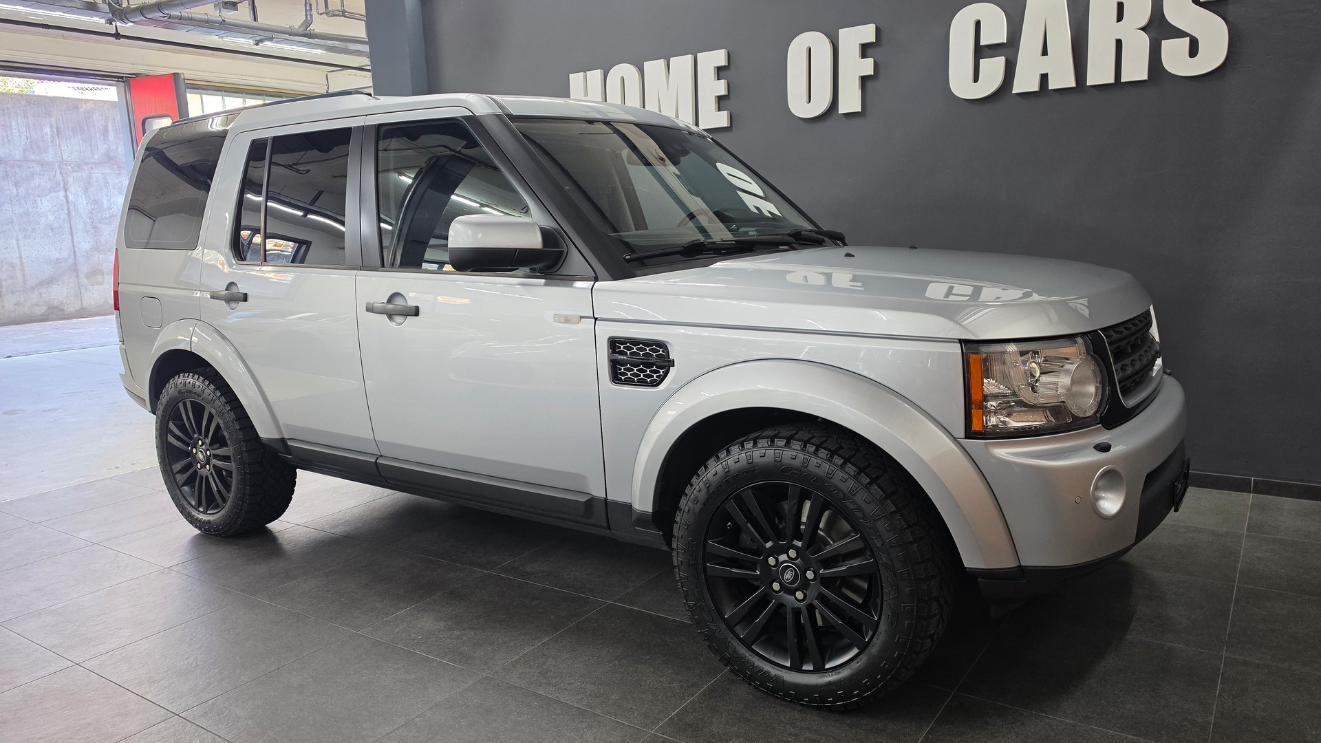 LAND ROVER Discovery 3.0 SDV6 HSE Automatic-image-12