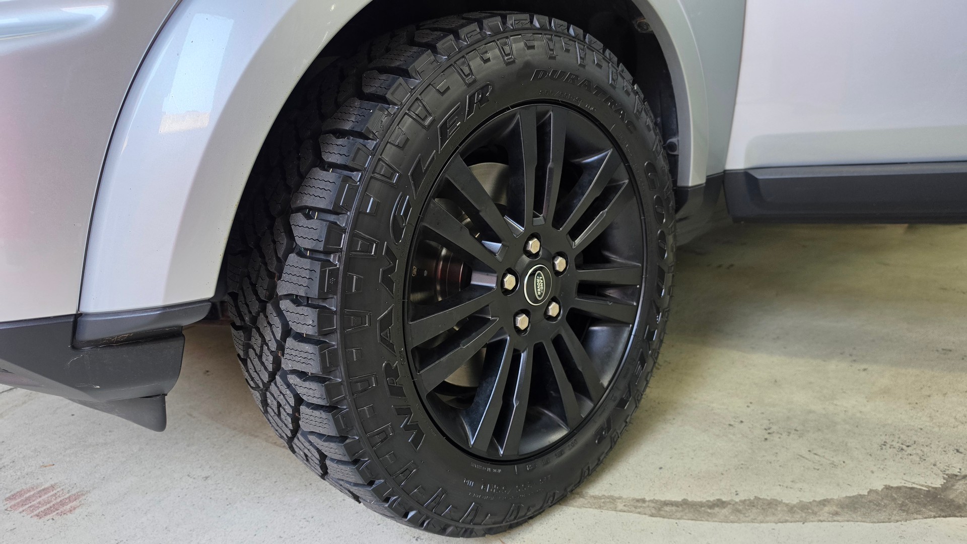 LAND ROVER Discovery 3.0 SDV6 HSE Automatic-image-26