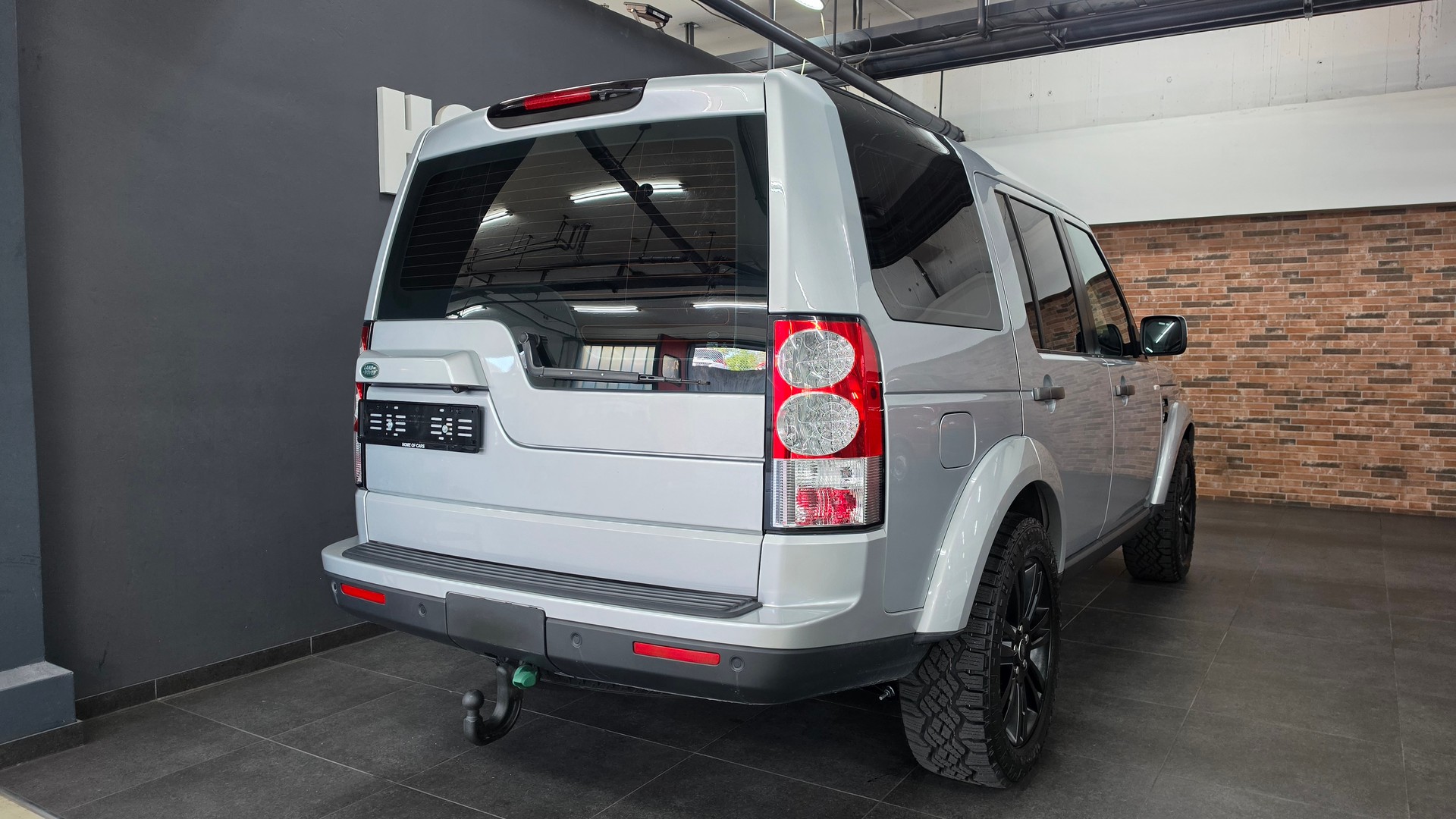 LAND ROVER Discovery 3.0 SDV6 HSE Automatic-image-9