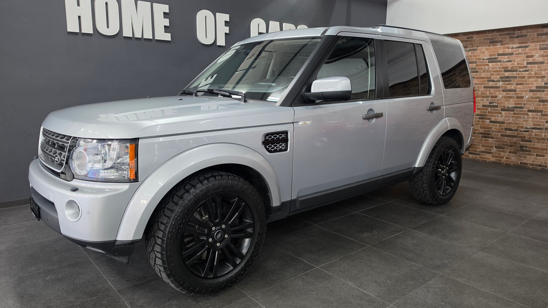 LAND ROVER Discovery 3.0 SDV6 HSE Automatic-showroom-element-3