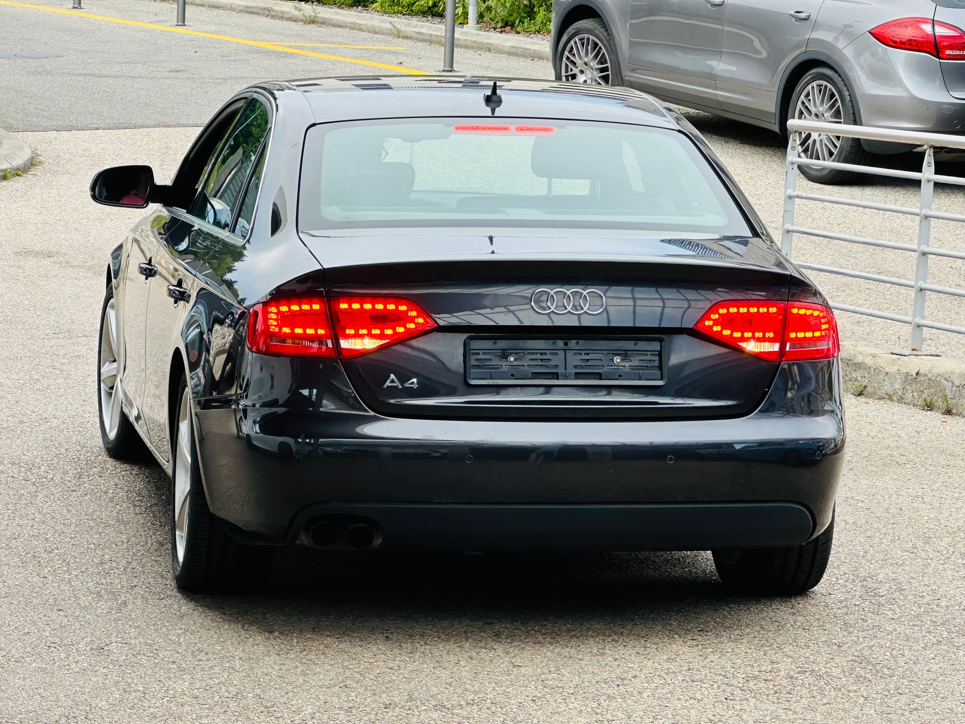 AUDI A4 Avant 2.0 TFSI quattro-image-5