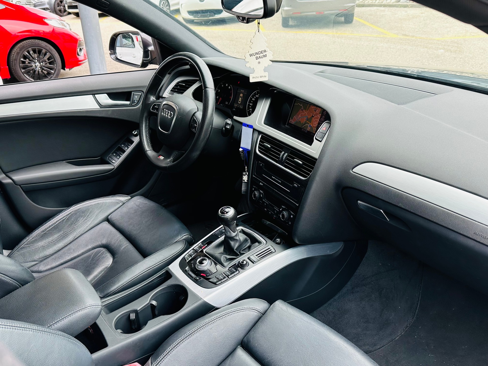 AUDI A4 Avant 2.0 TFSI quattro-image-7