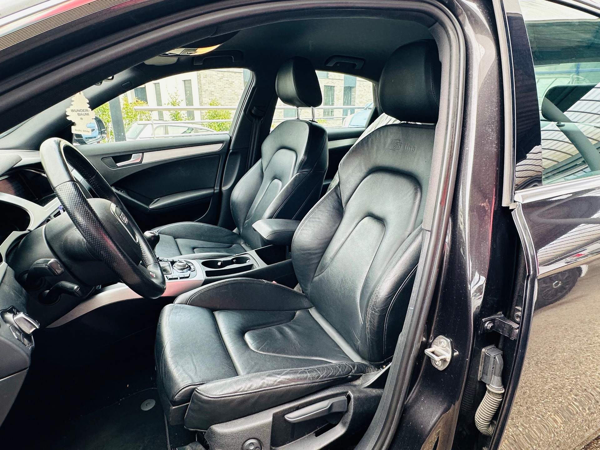 AUDI A4 Avant 2.0 TFSI quattro-image-6