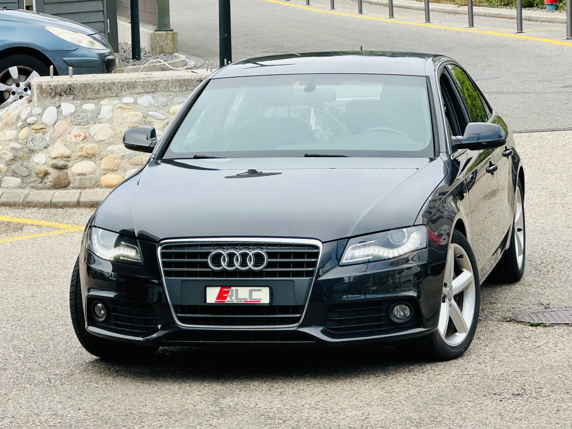AUDI A4 Avant 2.0 TFSI quattro-image-0