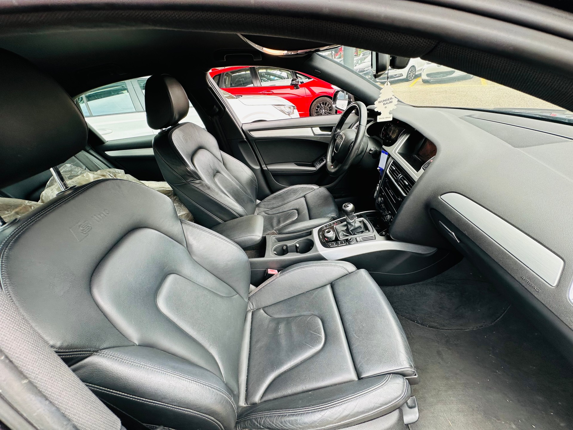 AUDI A4 Avant 2.0 TFSI quattro-image-10