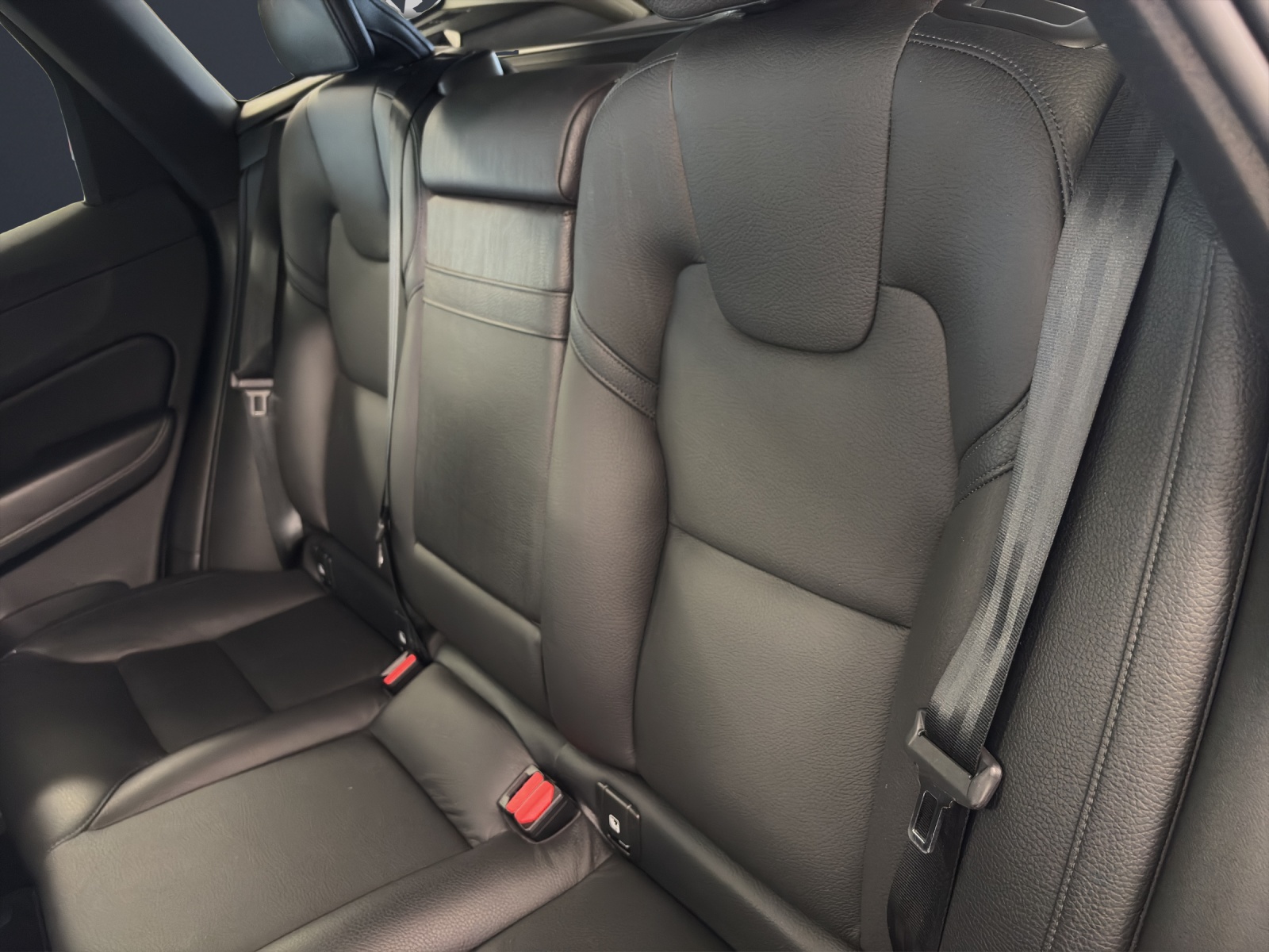 VOLVO XC60 T6 AWD Inscription-image-16