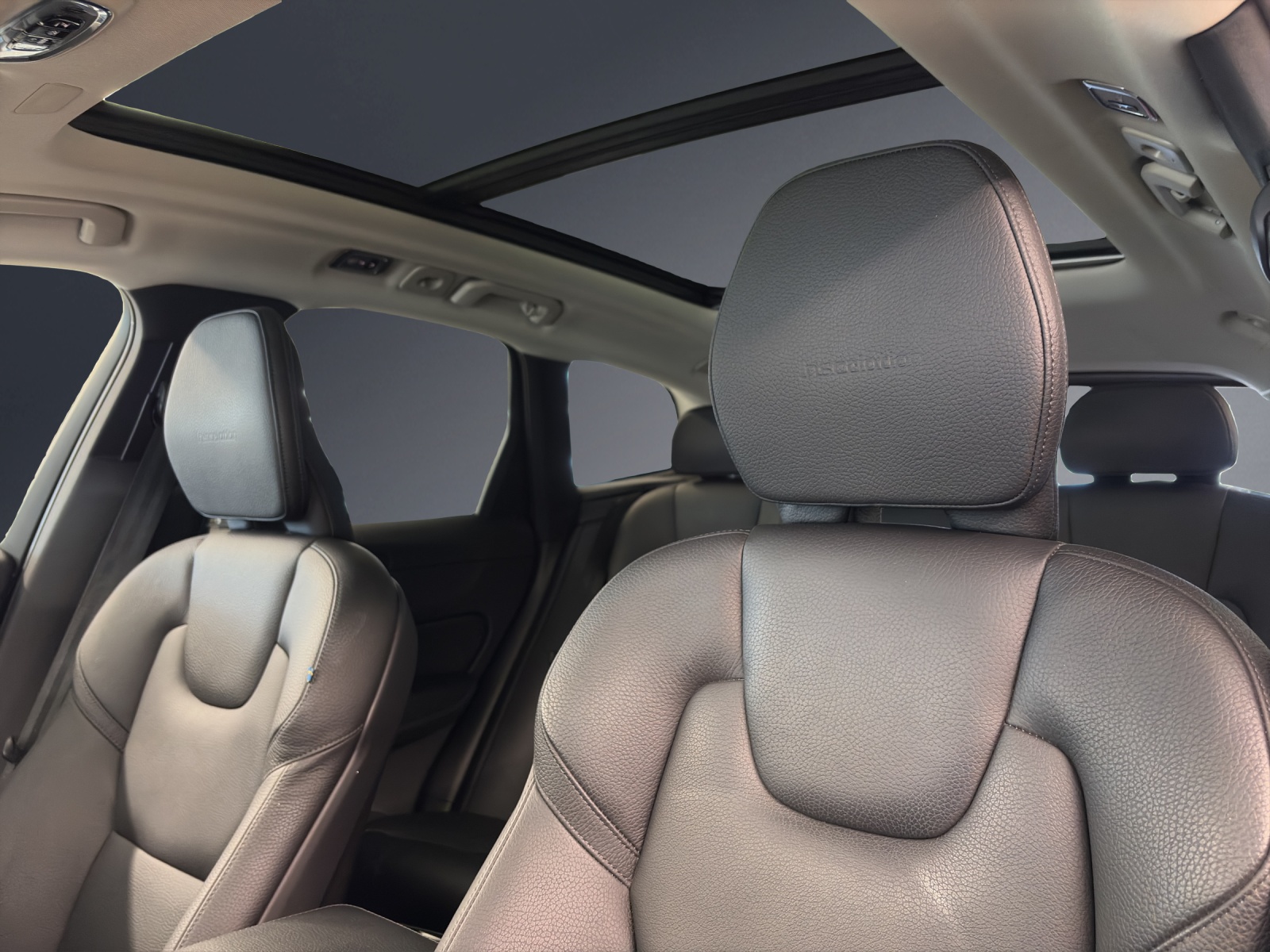 VOLVO XC60 T6 AWD Inscription-image-7