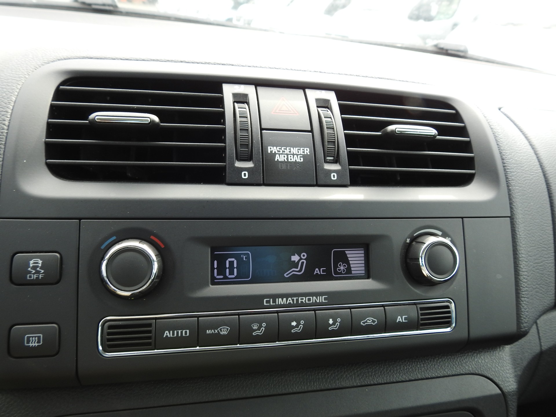 SKODA Roomster 1.2 TSI Ambition-image-23