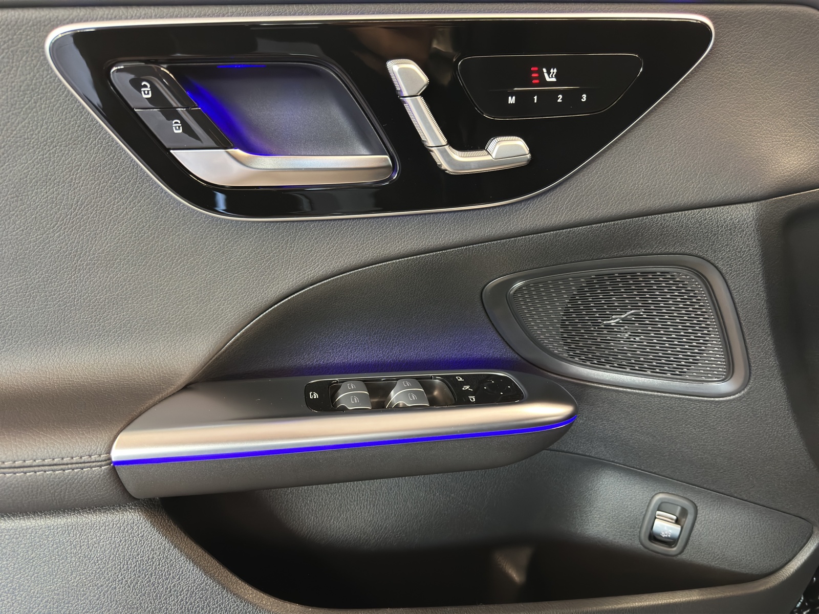 MERCEDES-BENZ C 300 Berline 4MATIC-image-5