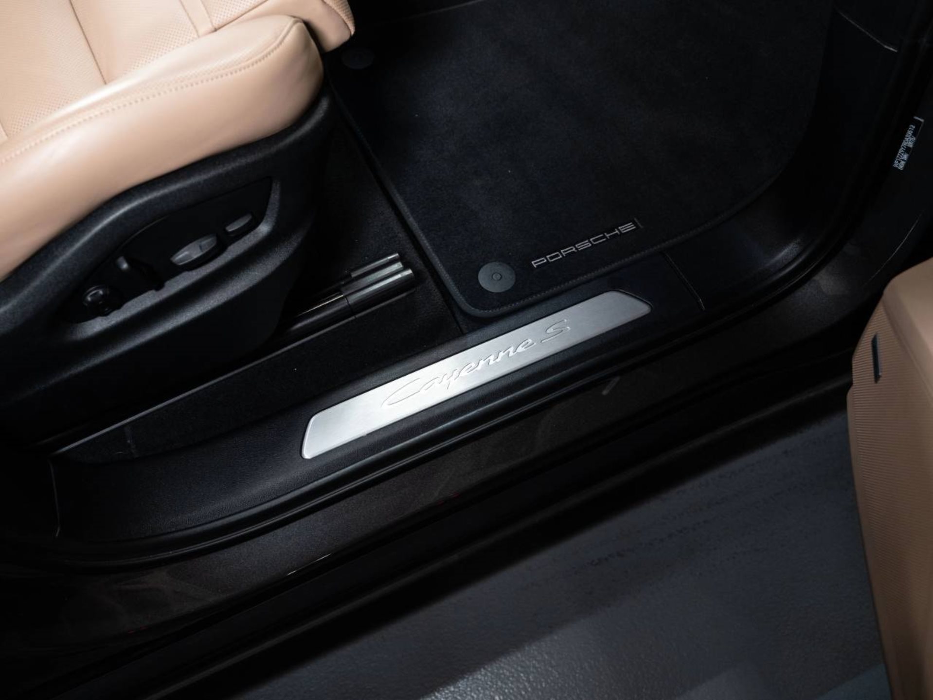 PORSCHE Cayenne S-image-14