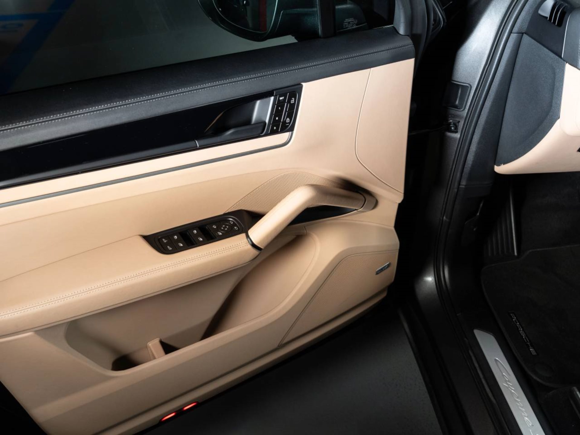 PORSCHE Cayenne S-image-15