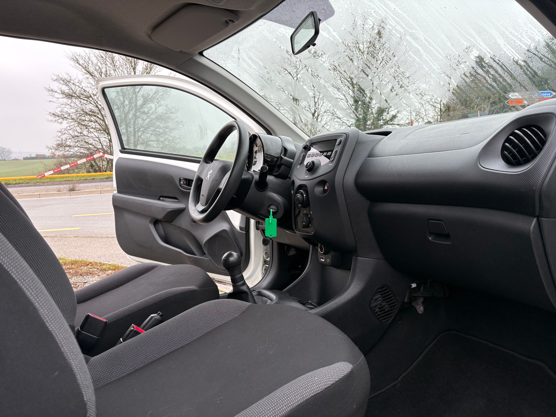 PEUGEOT 108 1.0 VTi Active Top-image-7