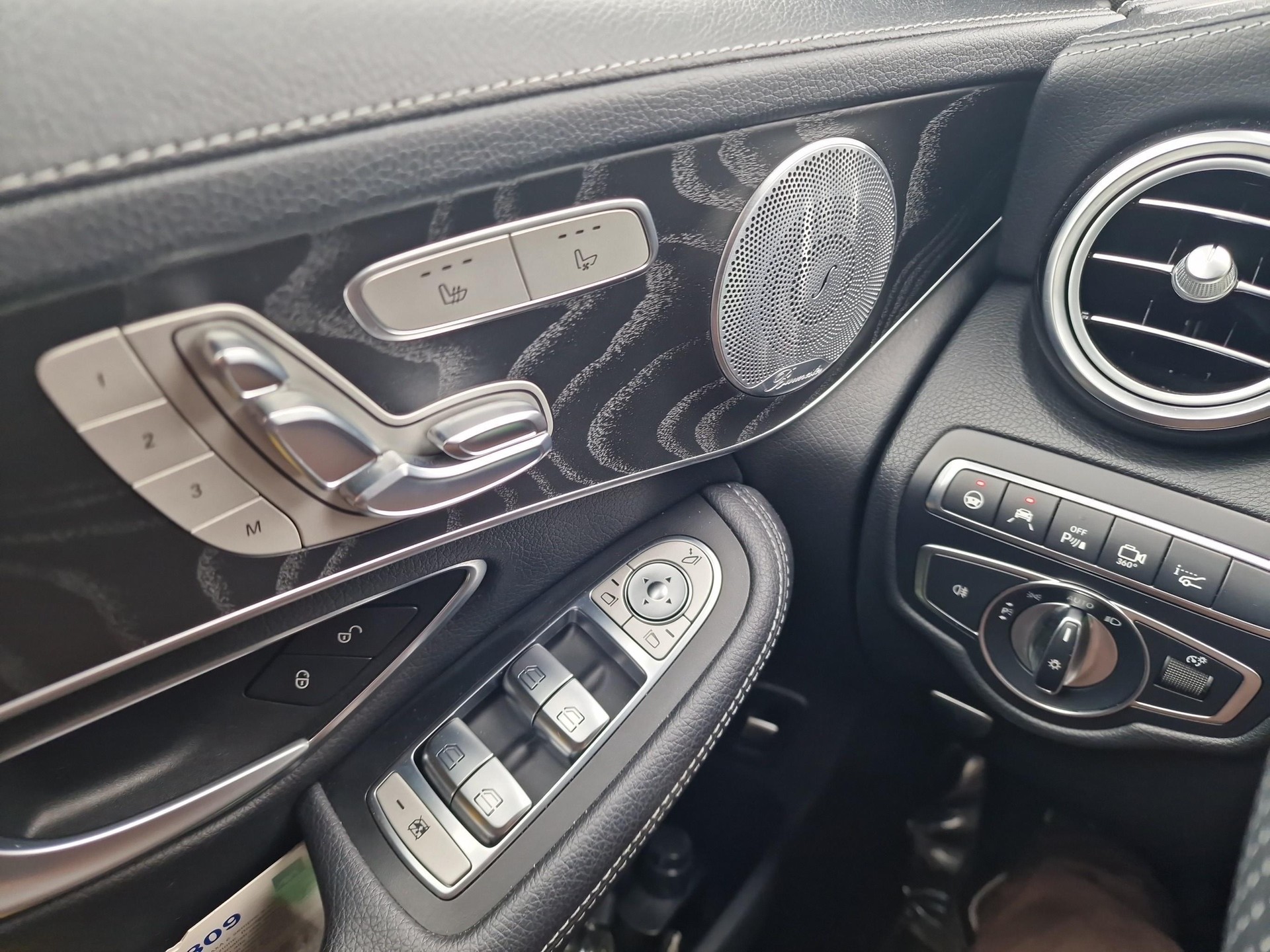 MERCEDES-BENZ GLC 250 d AMG Line 4m-image-17