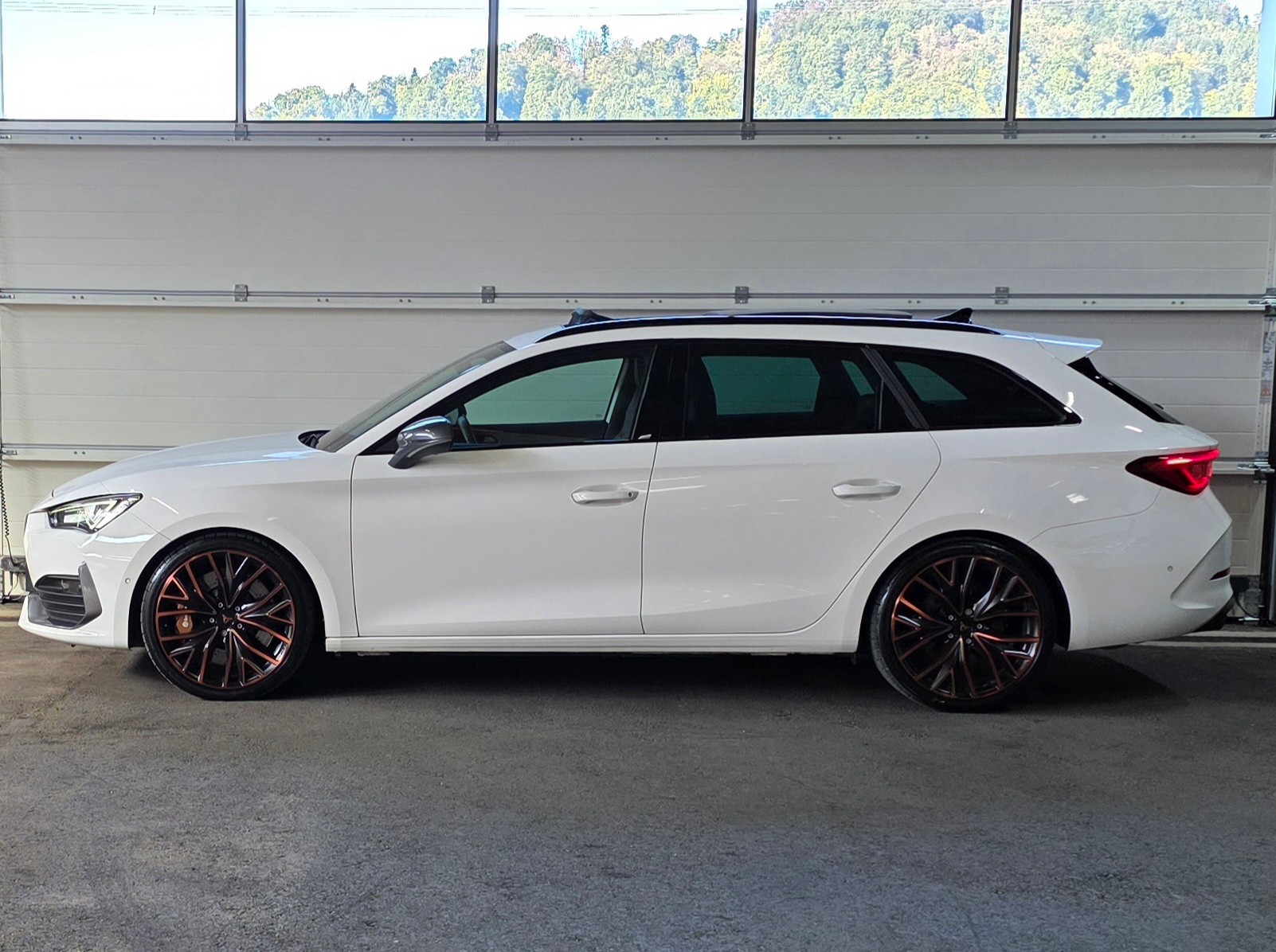 CUPRA LEON ST 2.0 TSI VZ DSG 4Drive *Abstandsregler*Suorhalteassistent*Rückfahrkamera*Parkassistent*Panoramadach*-image-1