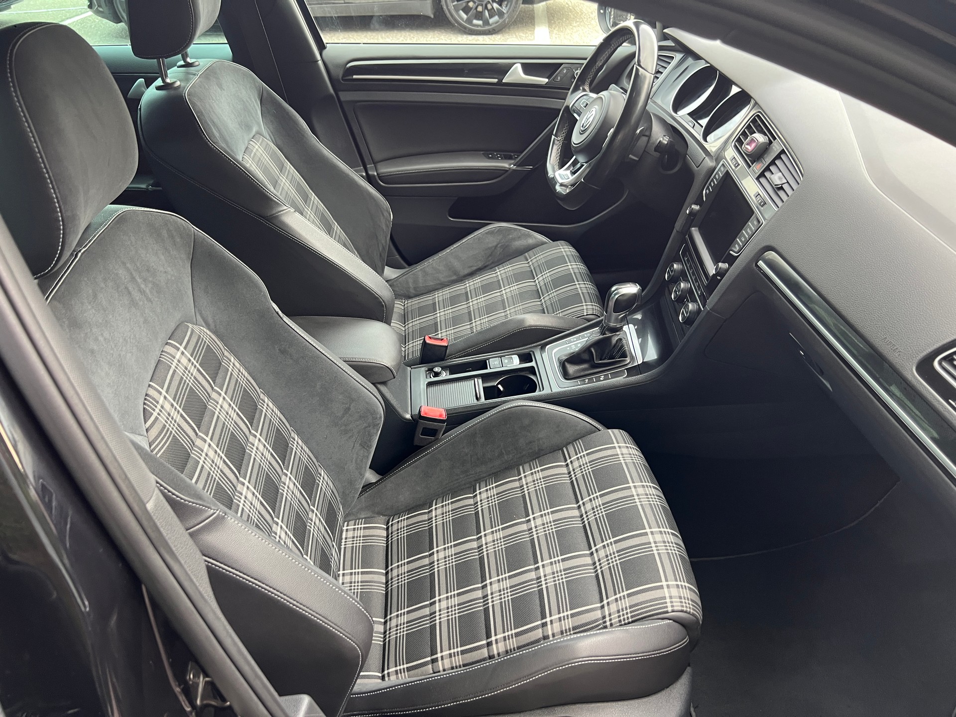 VW Golf 2.0 TDI GTD DSG-image-11