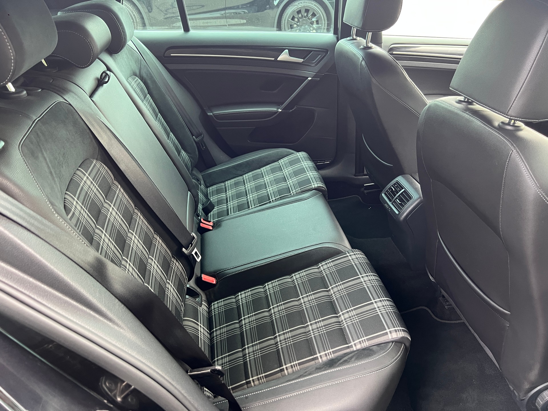 VW Golf 2.0 TDI GTD DSG-image-13