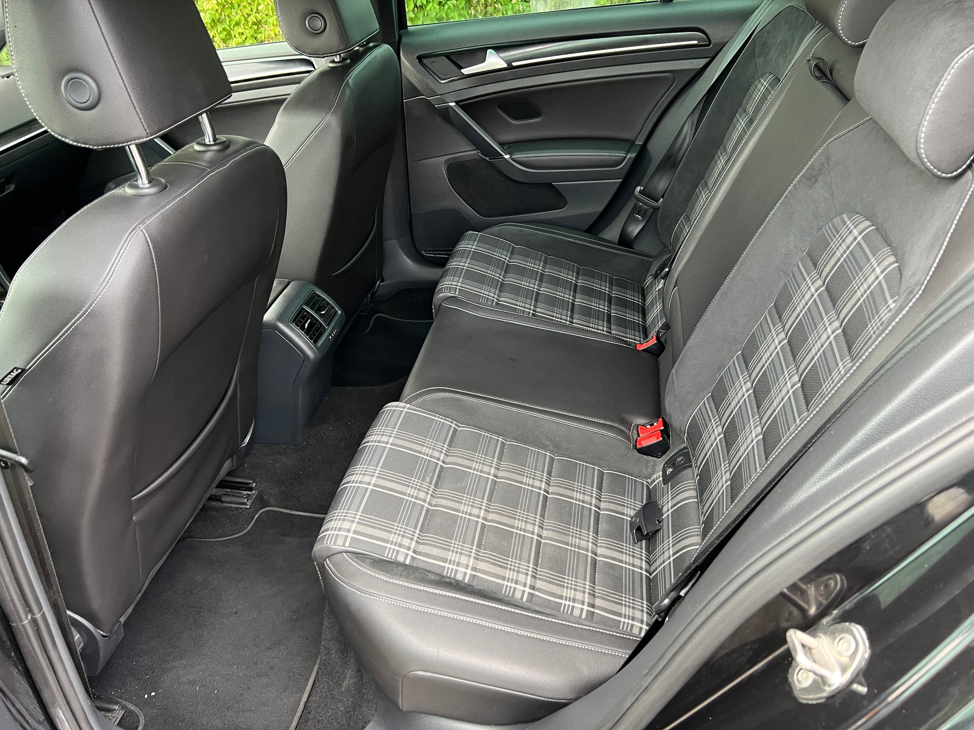 VW Golf 2.0 TDI GTD DSG-image-12