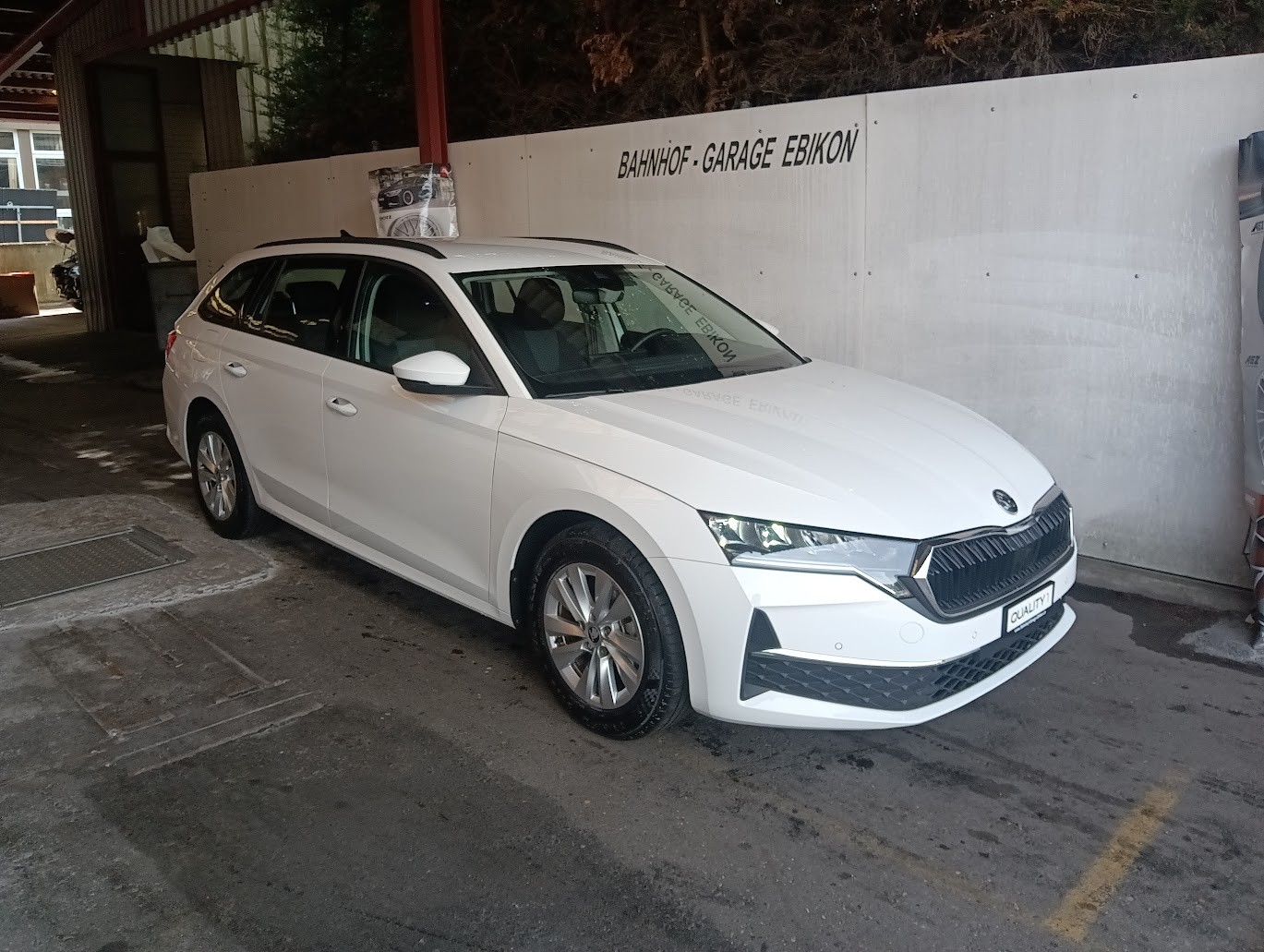 SKODA Octavia Combi 1.5 TSI mHEV DSG Selection-image-0