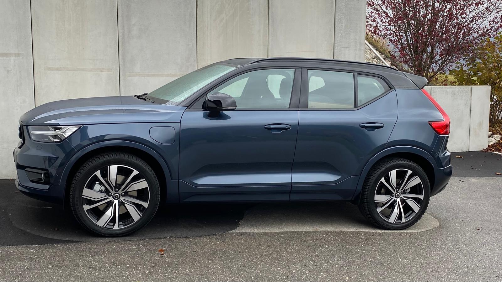 VOLVO XC40 T4 TwE R-Design DCT-image-0