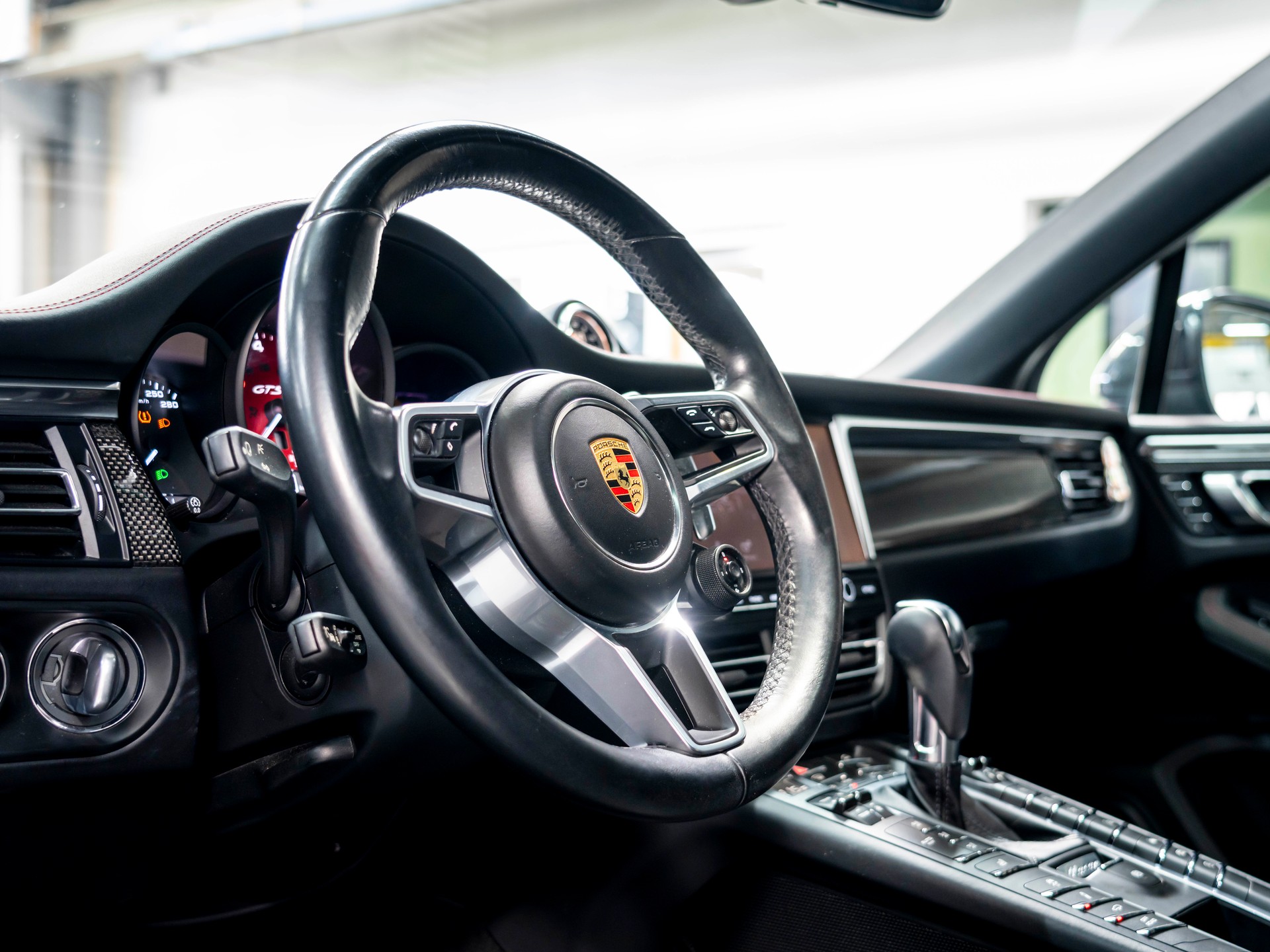 PORSCHE Macan GTS PDK-image-14