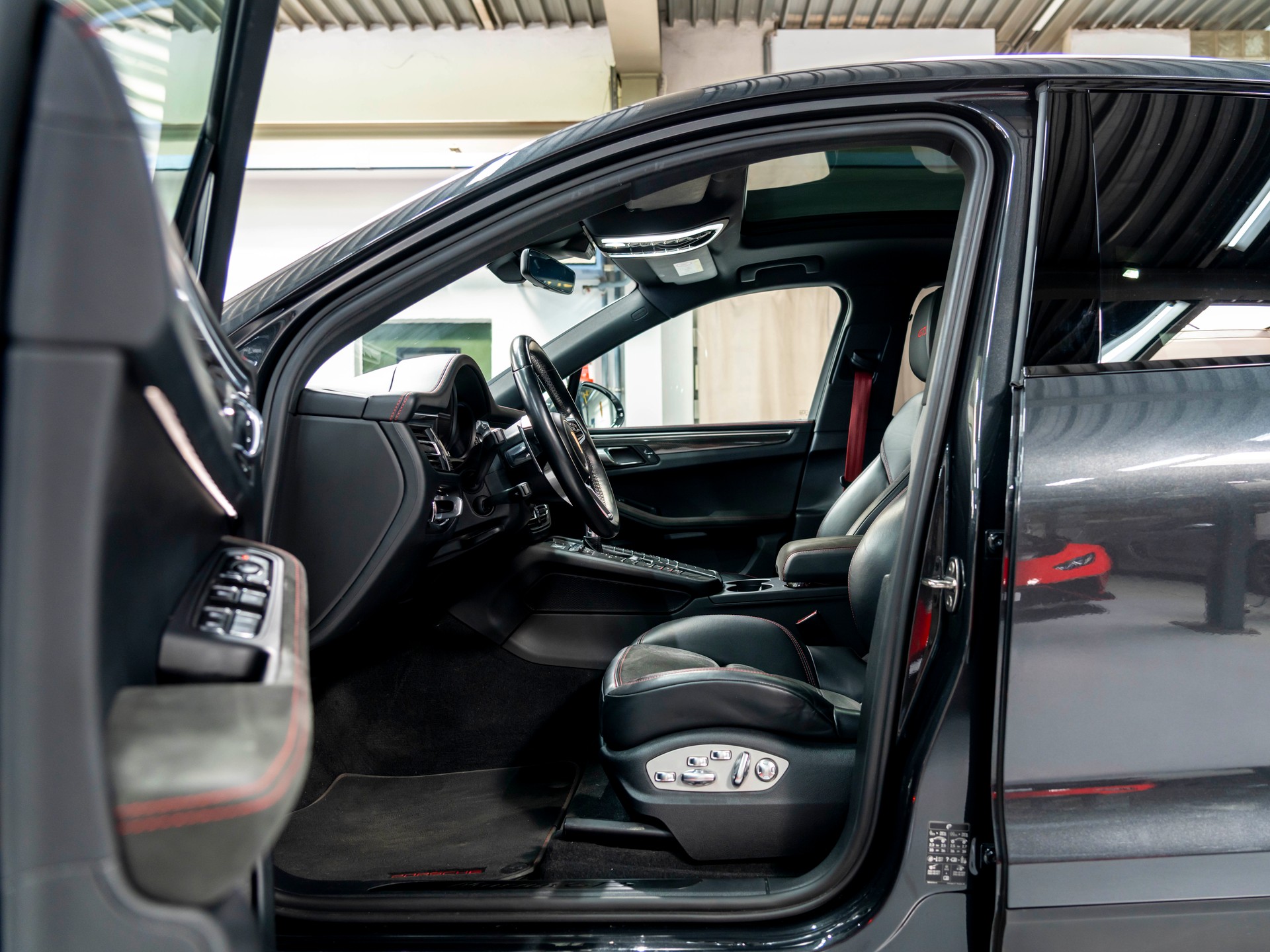 PORSCHE Macan GTS PDK-image-19