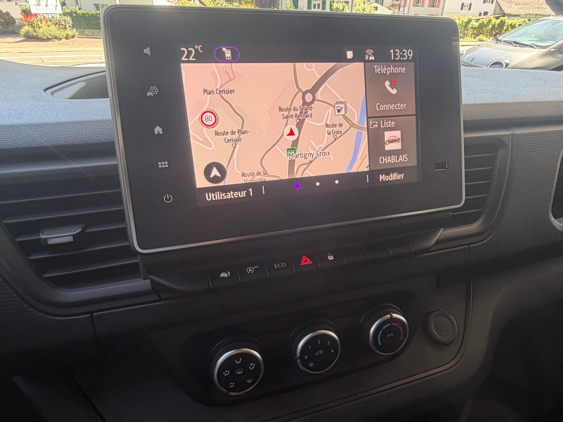 RENAULT TRAFIC-image-12