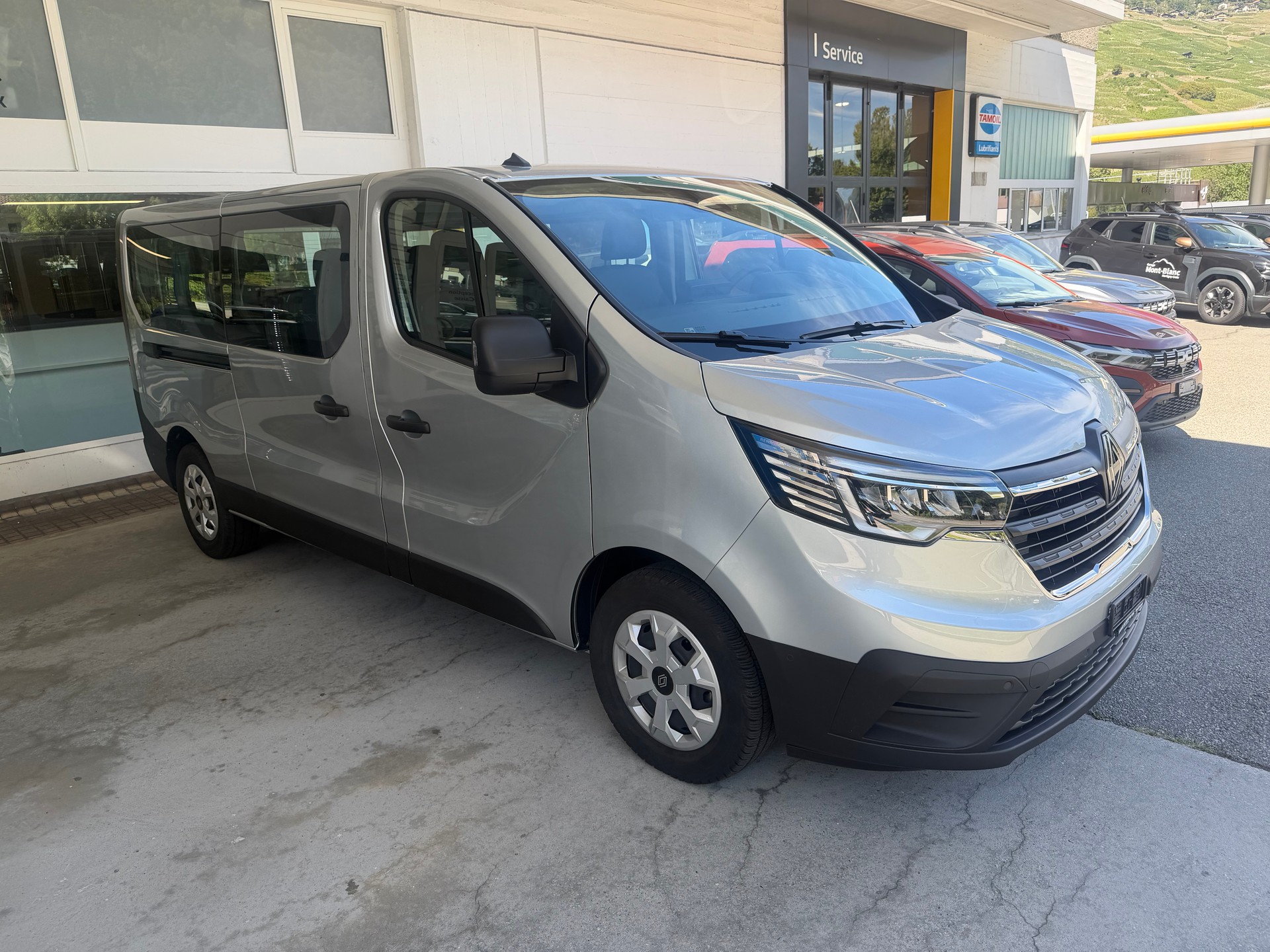 RENAULT TRAFIC-image-3