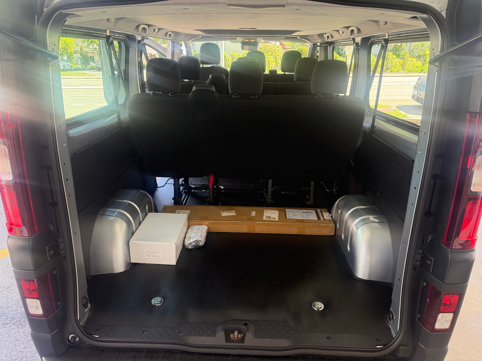 RENAULT TRAFIC-image-8