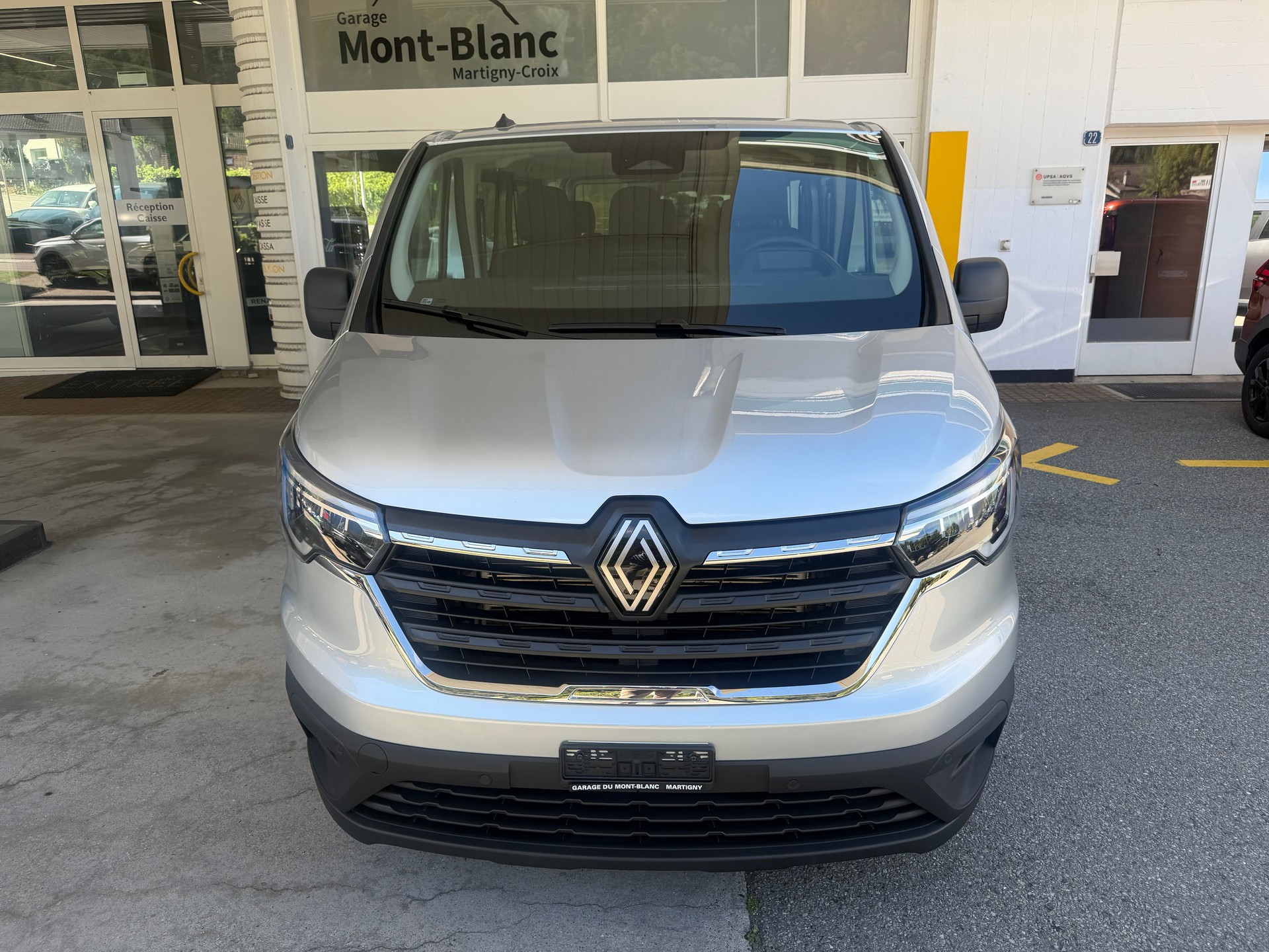 RENAULT TRAFIC-image-4
