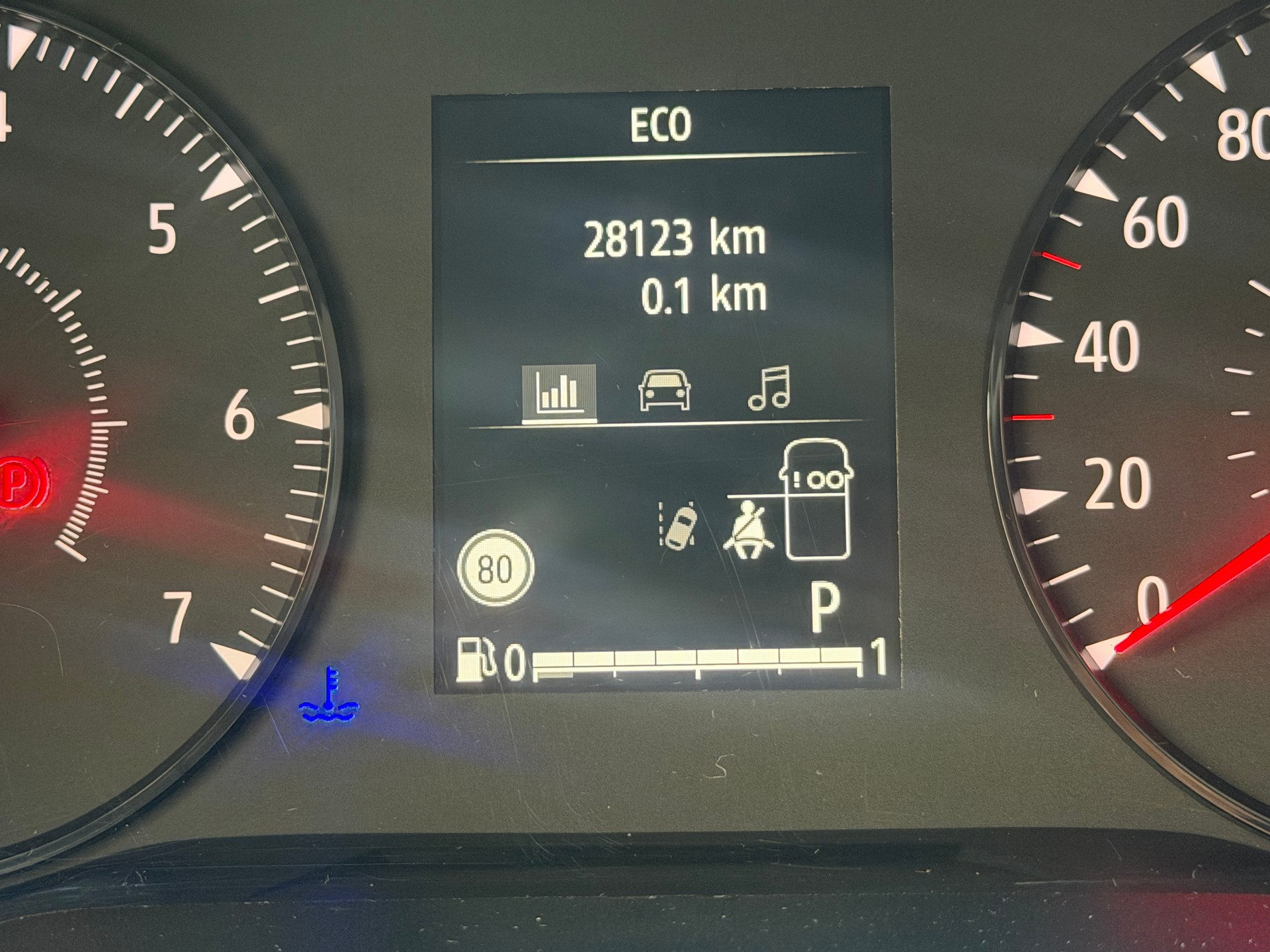 RENAULT TRAFIC-image-10
