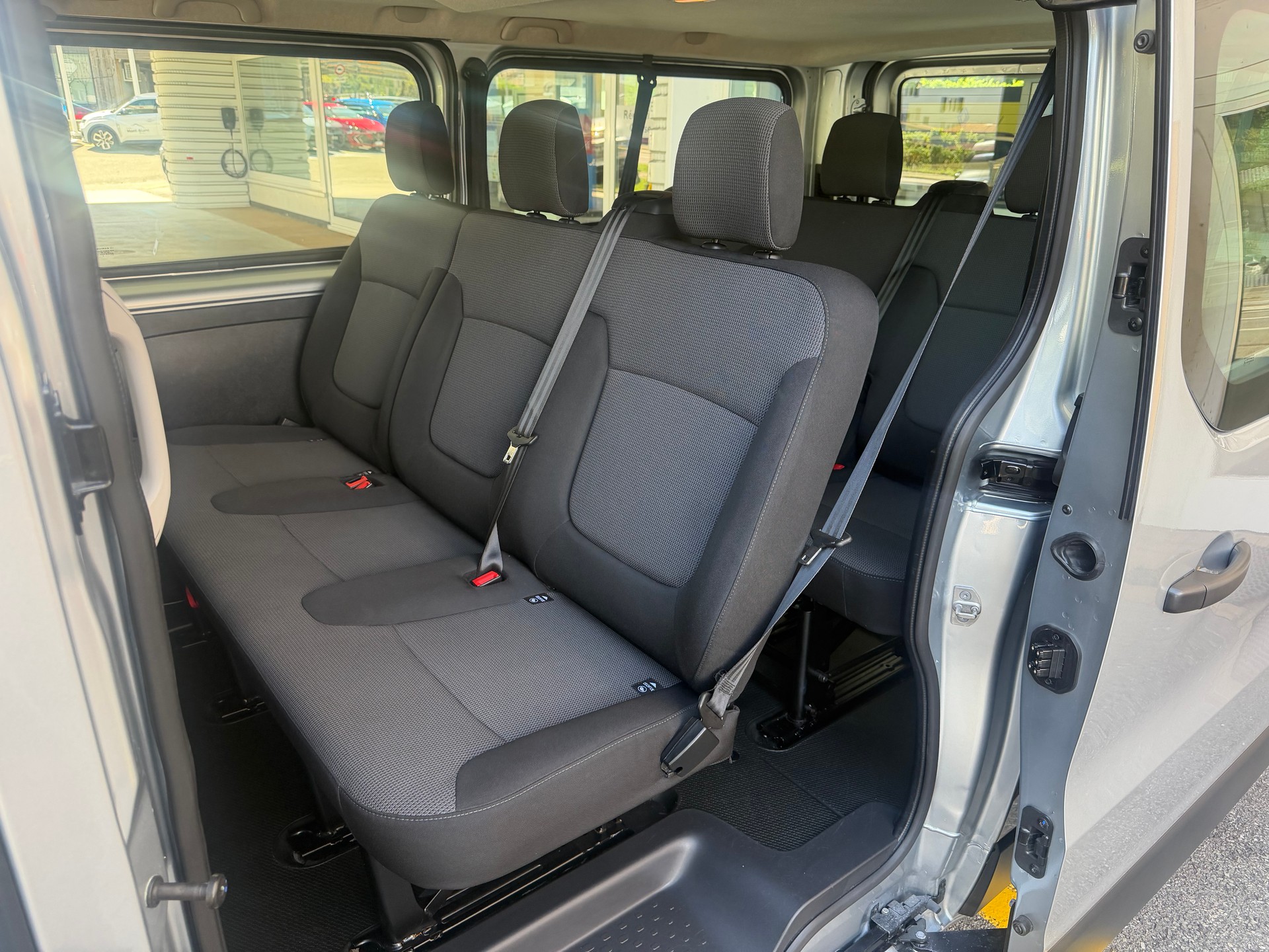 RENAULT TRAFIC-image-6