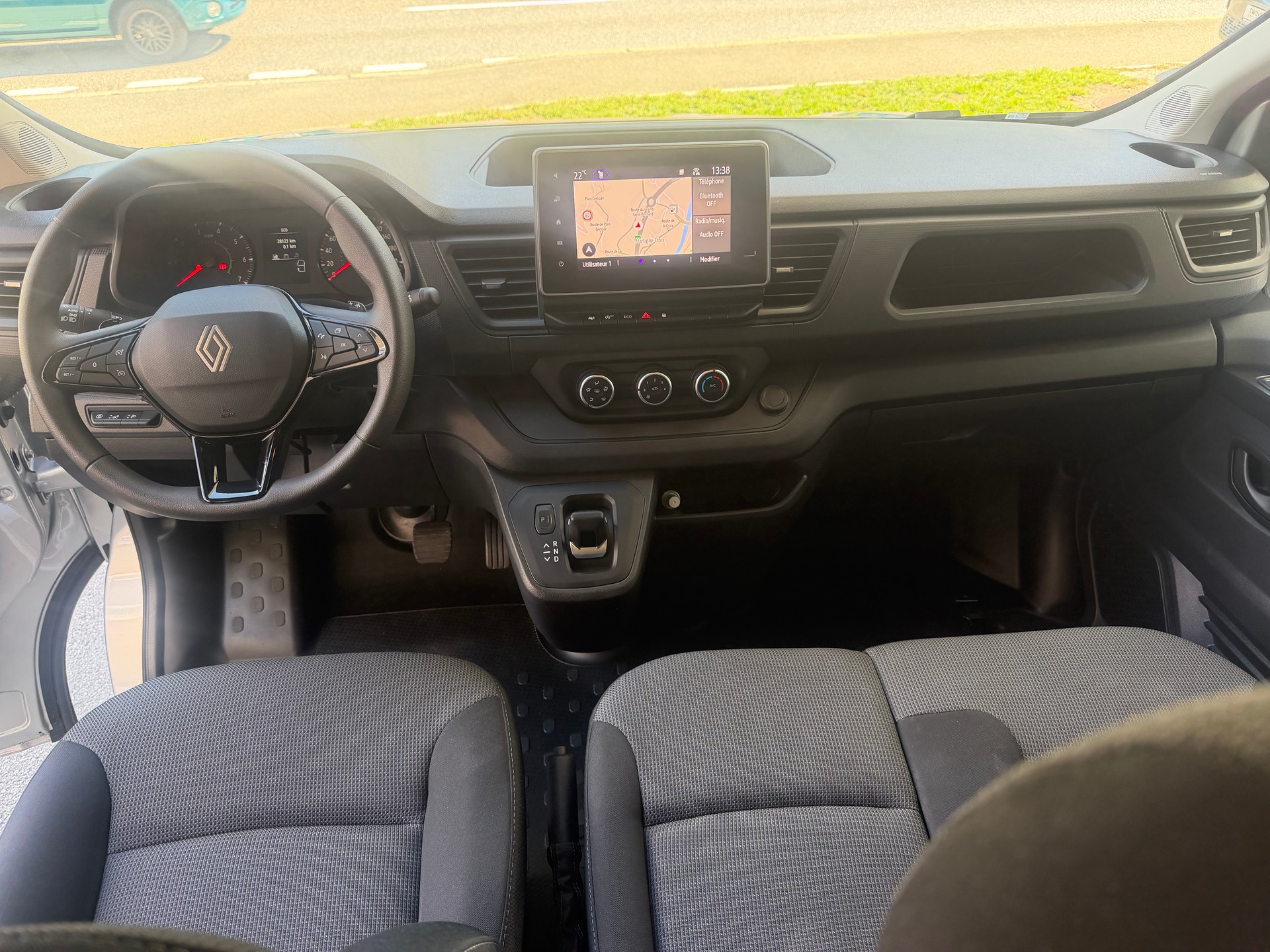 RENAULT TRAFIC-image-7