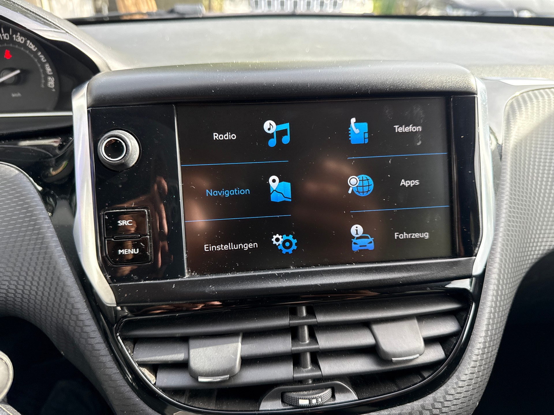 PEUGEOT 208 1.2 PureTech Style-image-17