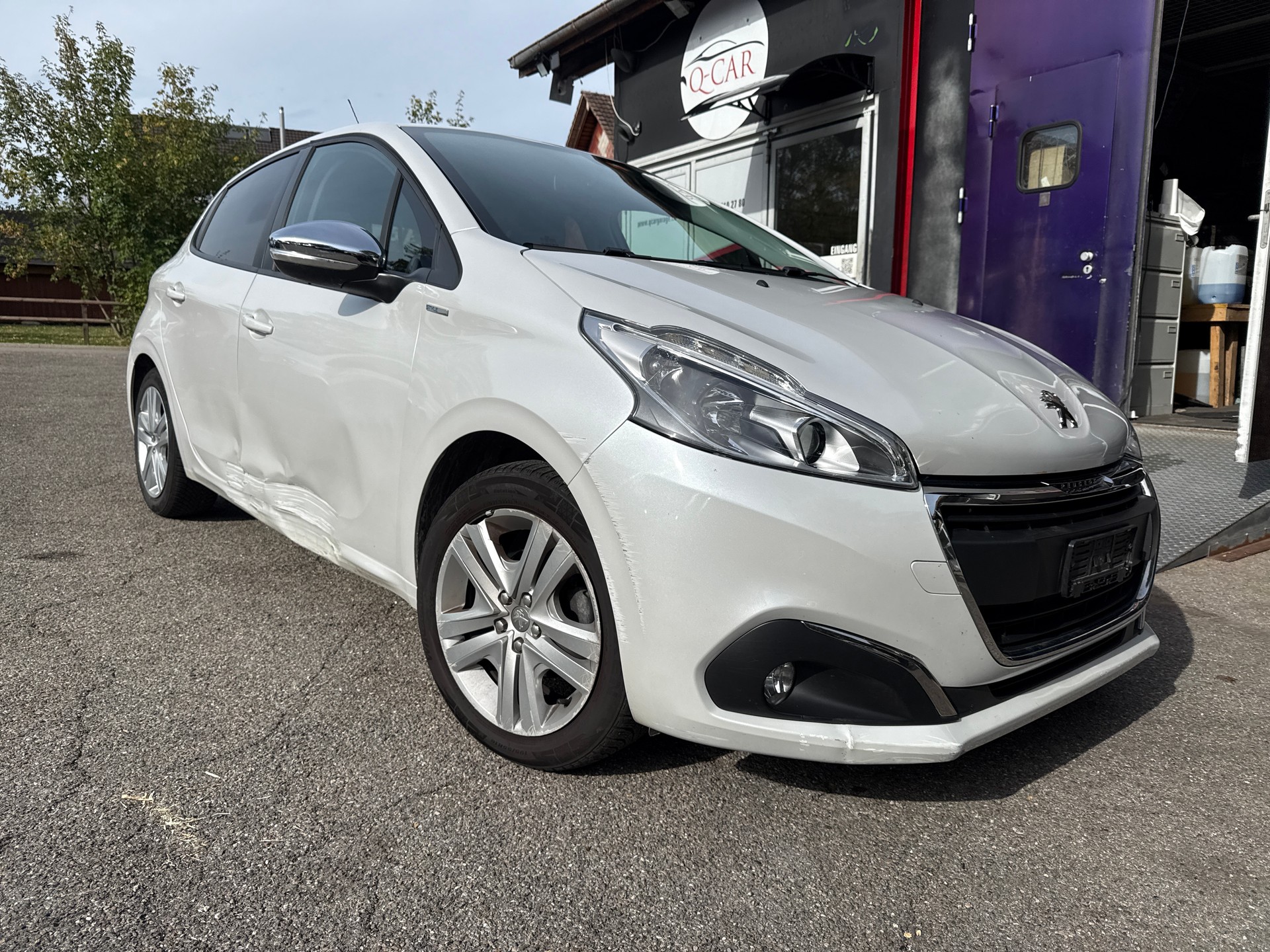 PEUGEOT 208 1.2 PureTech Style-showroom-element-1