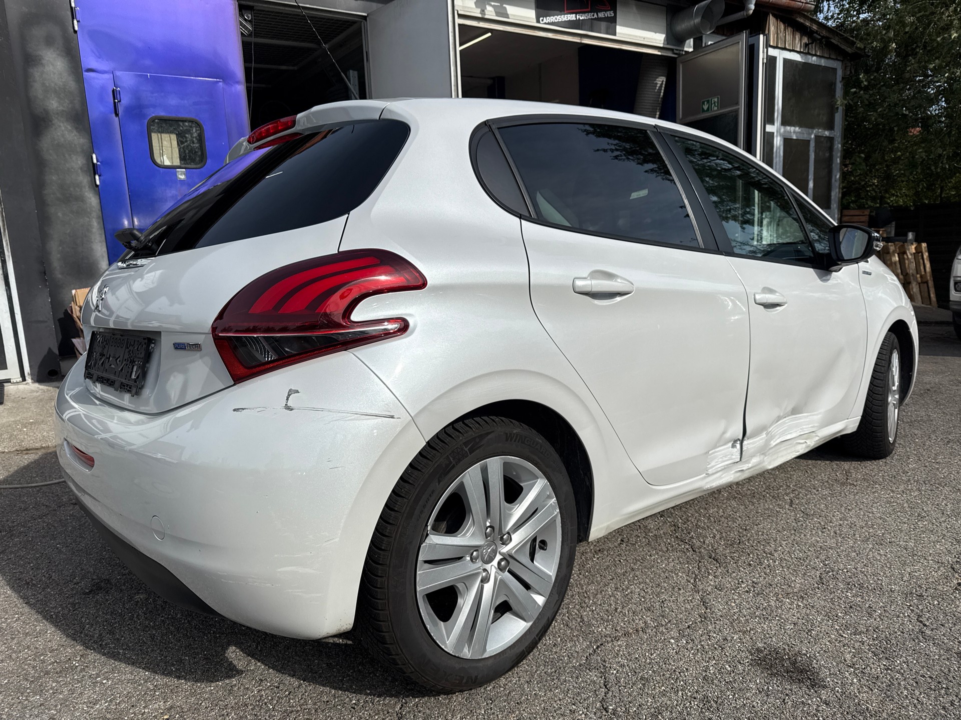 PEUGEOT 208 1.2 PureTech Style-image-6