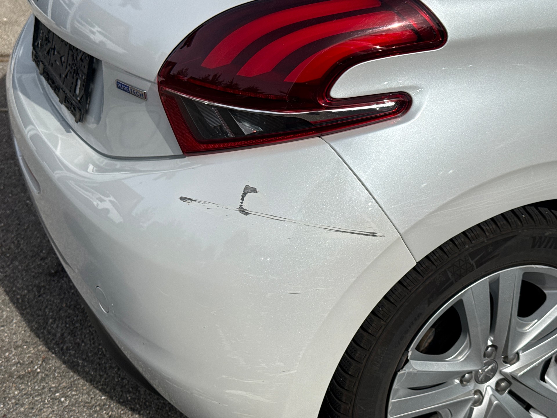 PEUGEOT 208 1.2 PureTech Style-image-7