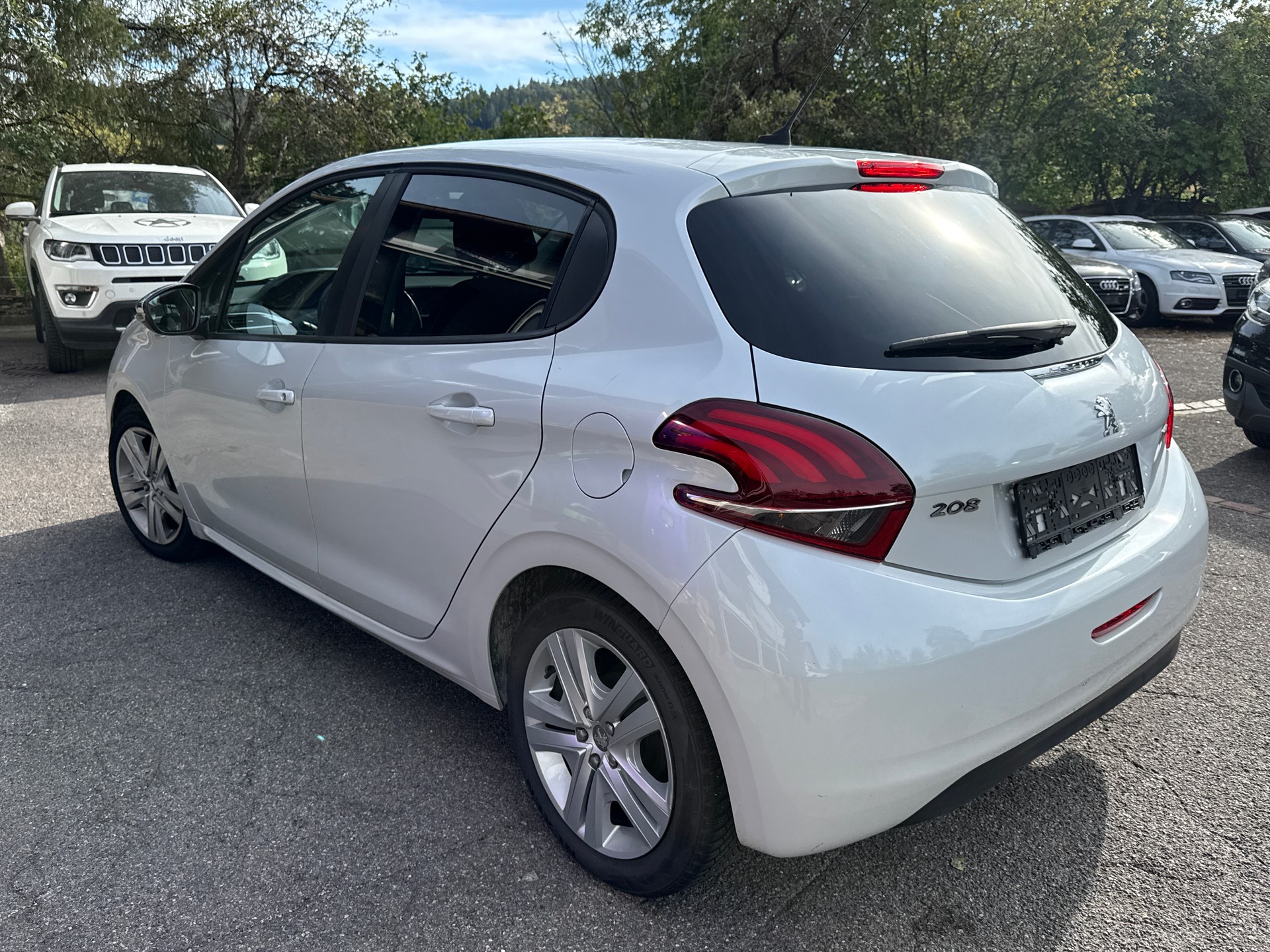PEUGEOT 208 1.2 PureTech Style-image-5