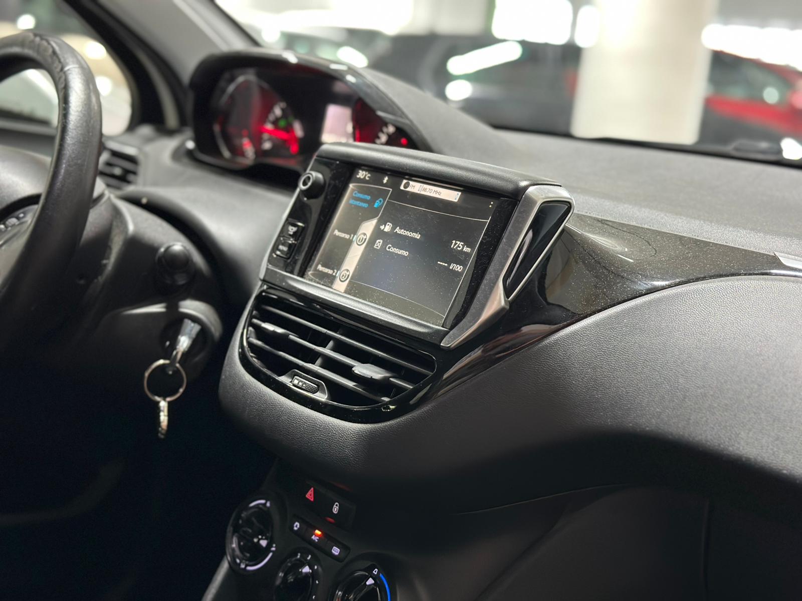 PEUGEOT 208 1.2 VTI Access-image-8