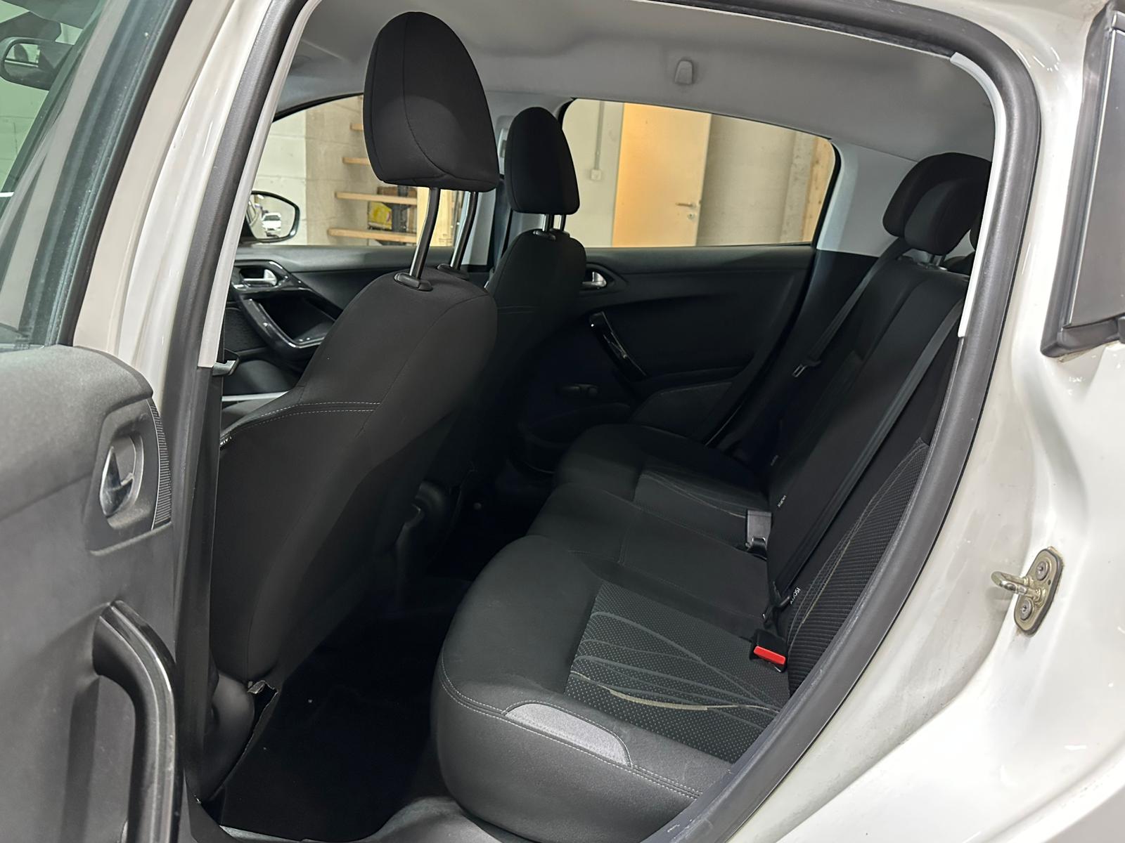 PEUGEOT 208 1.2 VTI Access-image-11